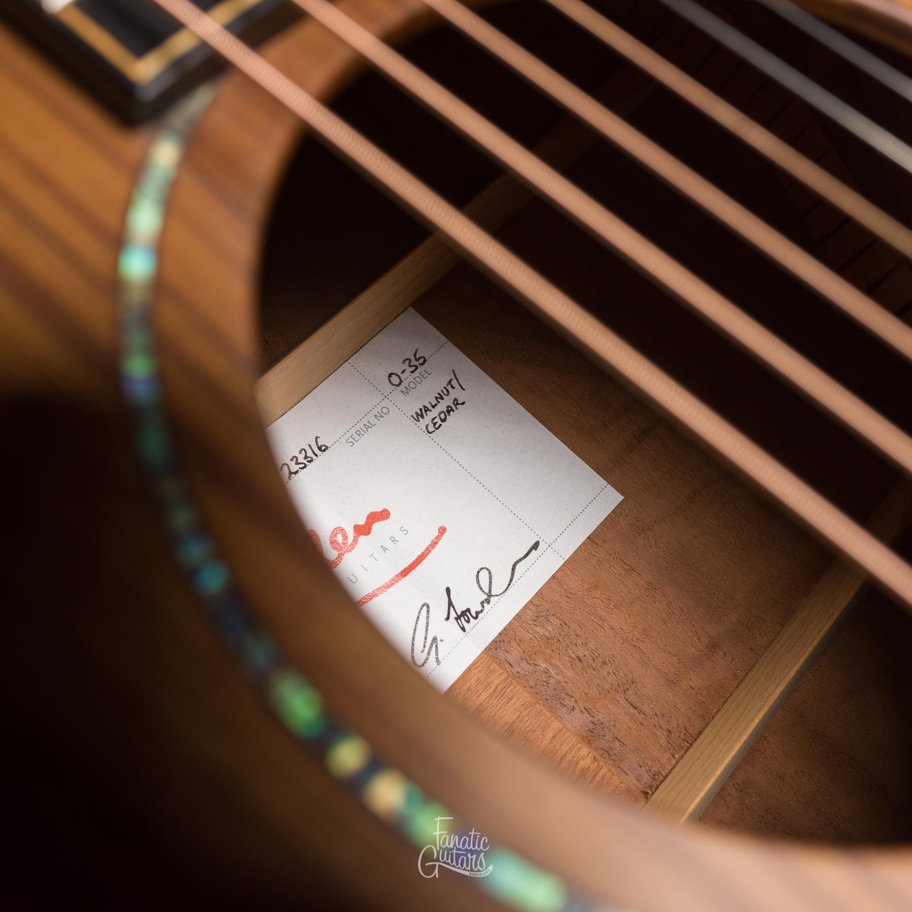 Lowden O-35 Walnut/Cedar #23316 Second Hand