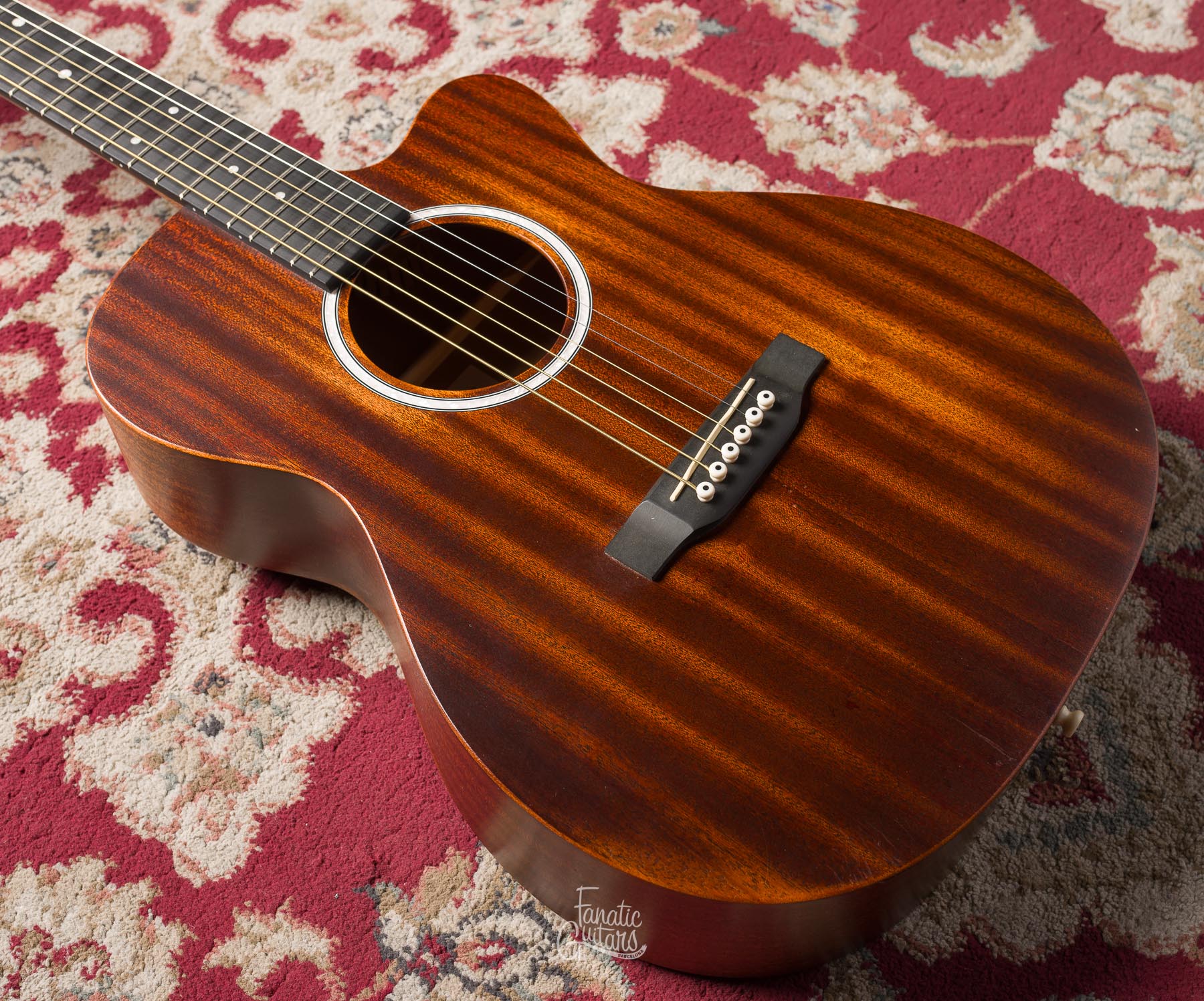 Martin 000C JR-10E Sapele #2712254 Segunda Mano