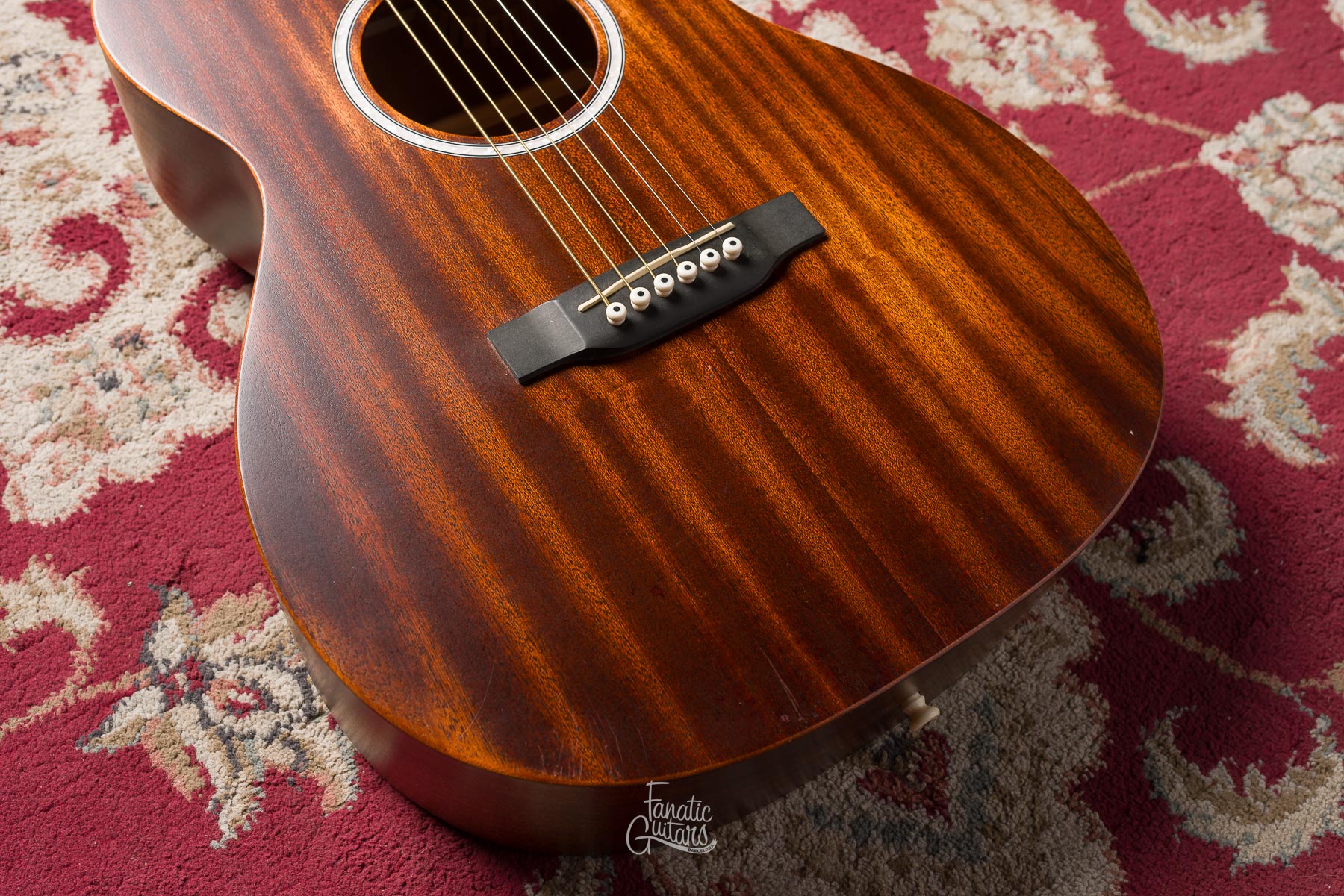 Martin 000C JR-10E Sapele #2712254 Segunda Mano