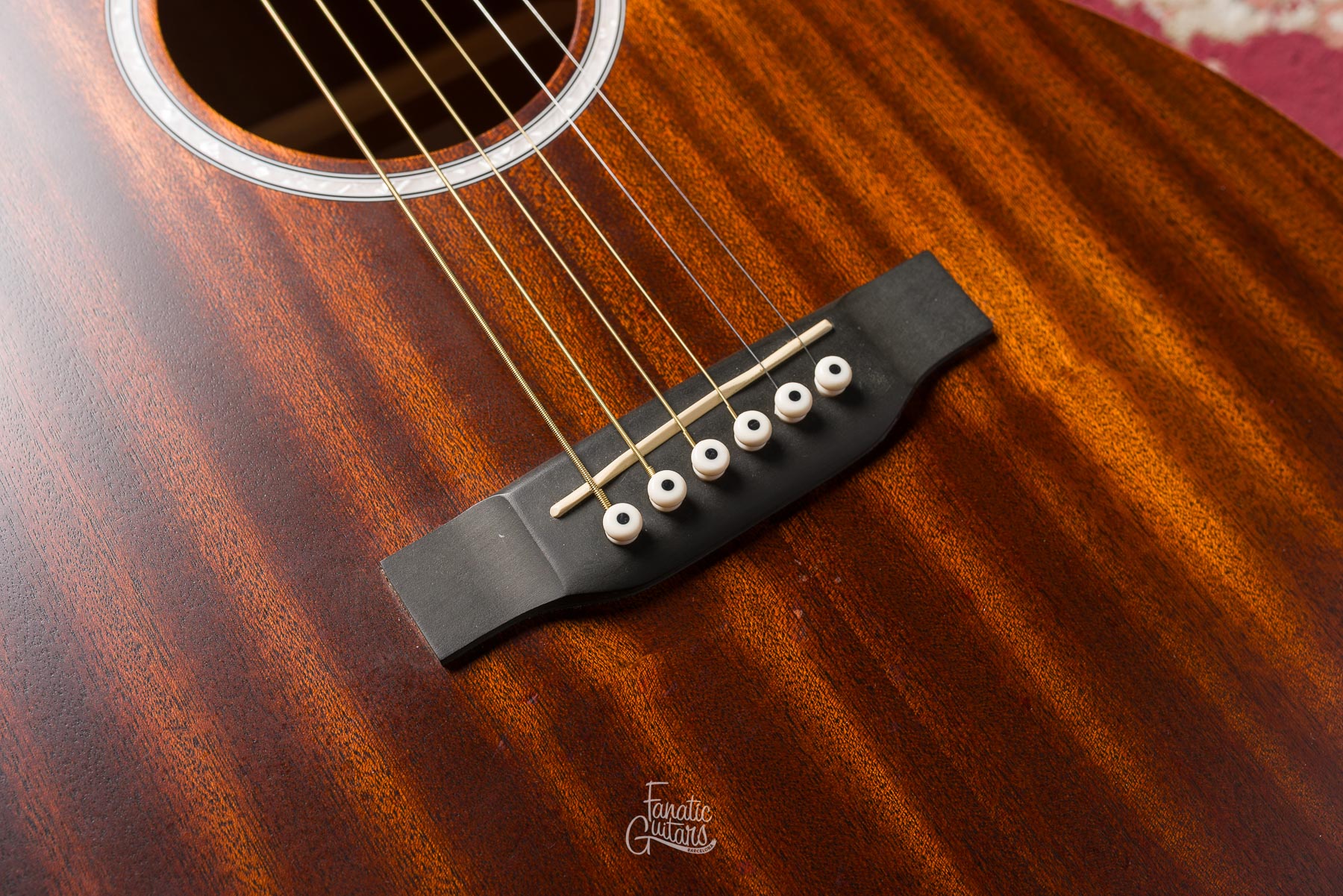 Martin 000C JR-10E Sapele #2712254 Segunda Mano