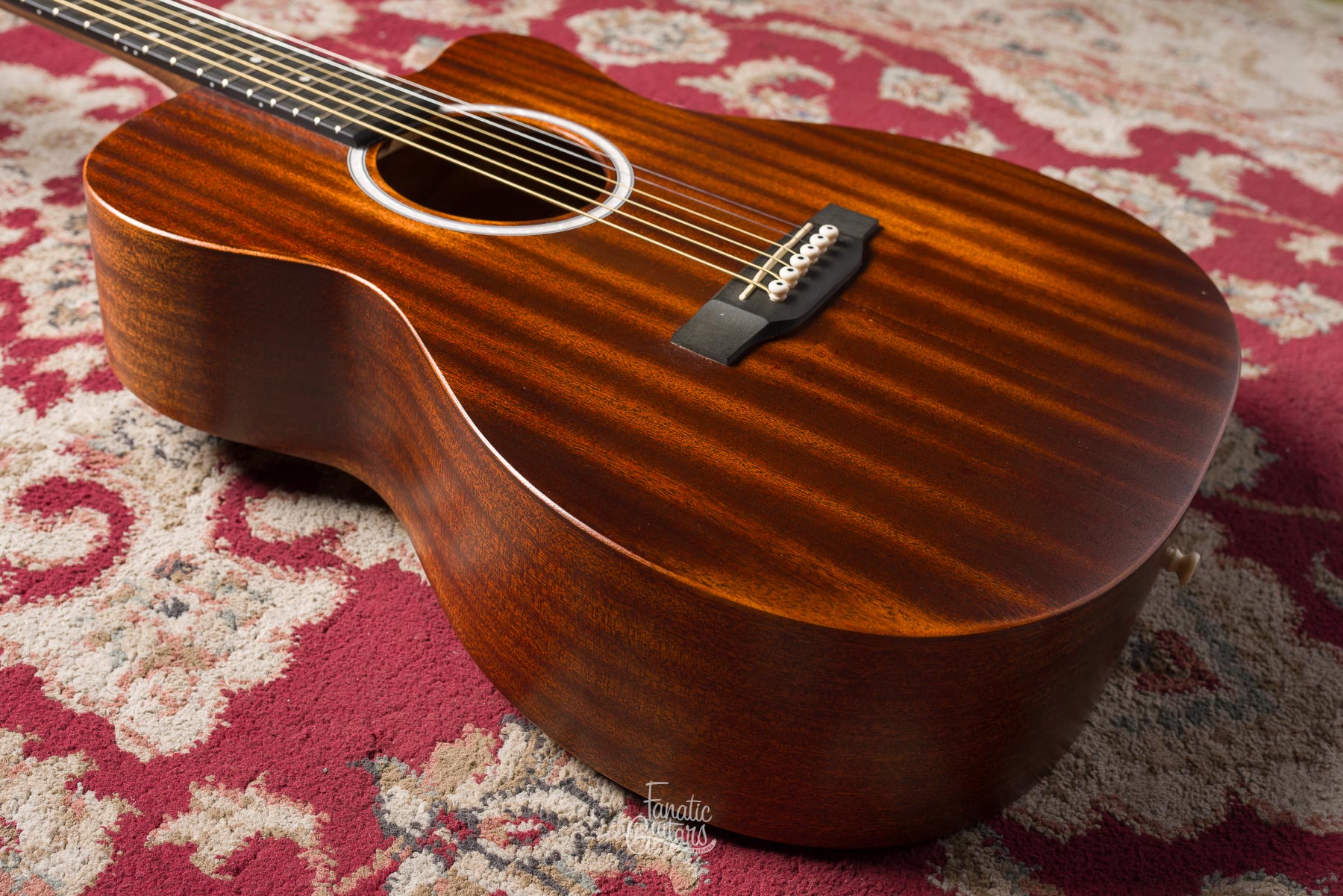 Martin 000C JR-10E Sapele #2712254 Segunda Mano