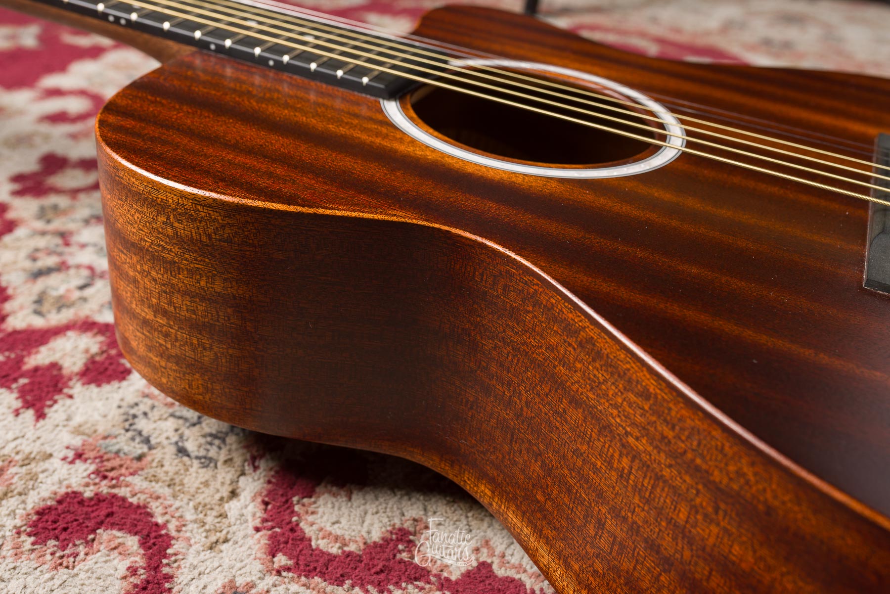 Martin 000C JR-10E Sapele #2712254 Segunda Mano