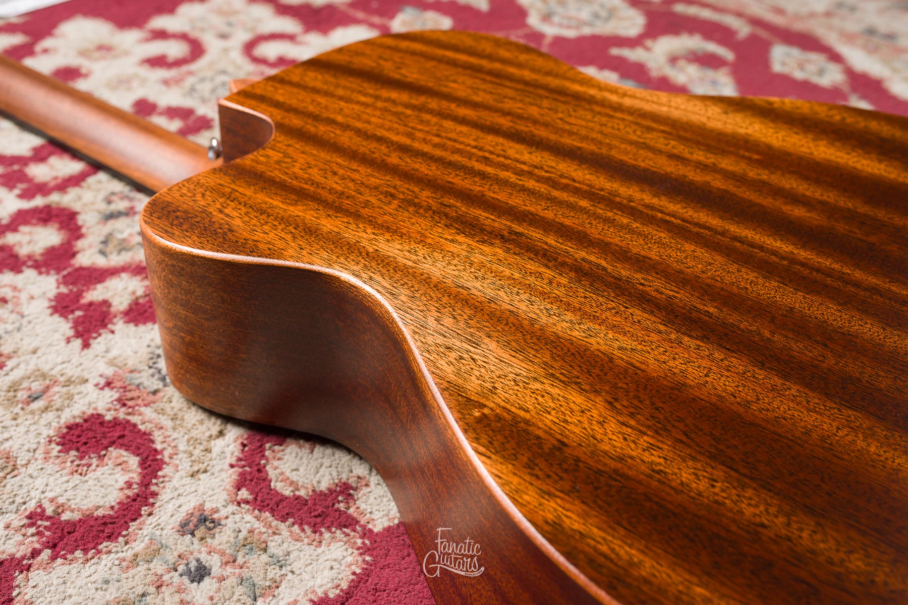 Martin 000C JR-10E Sapele #2712254 Segunda Mano