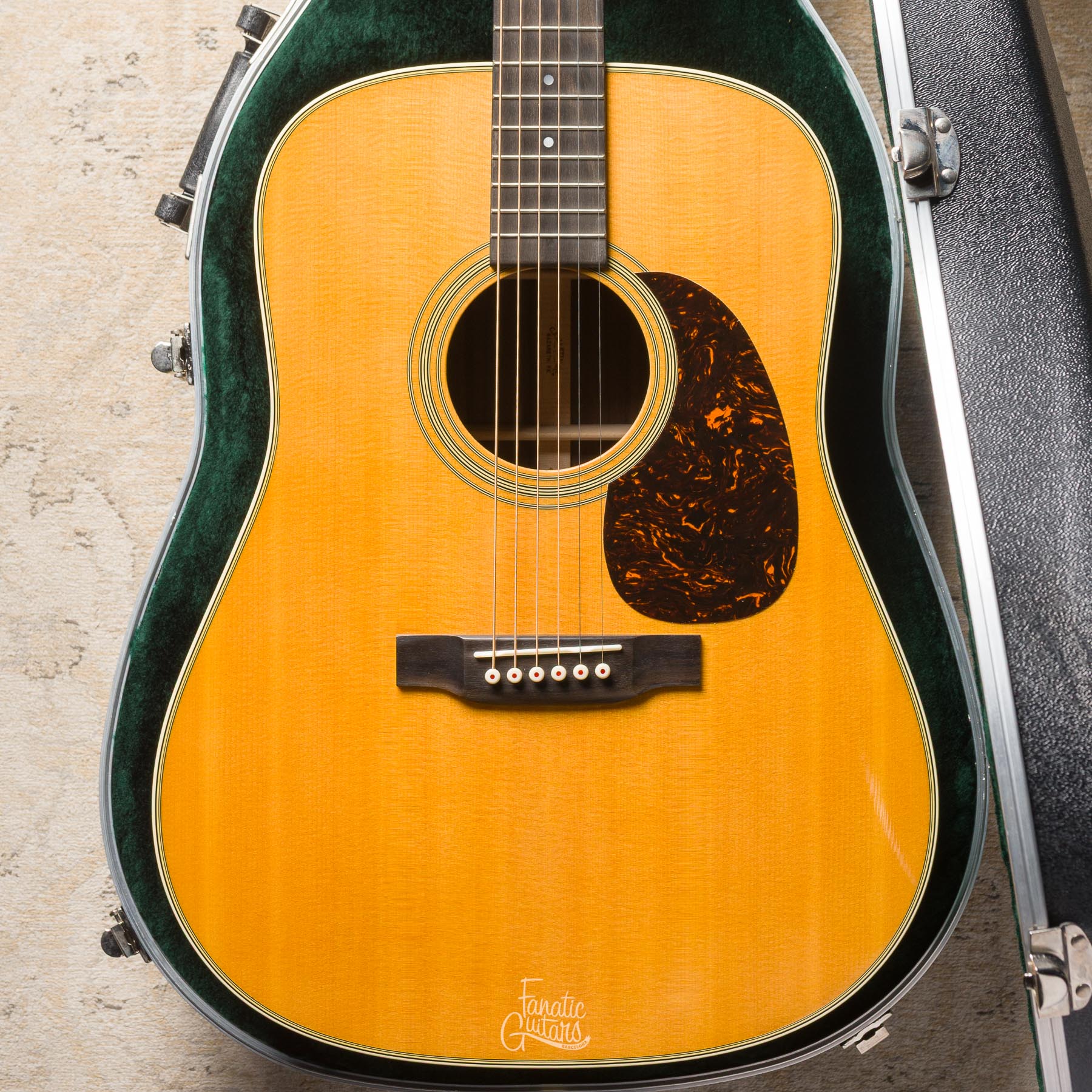 Martin Guitars D-28