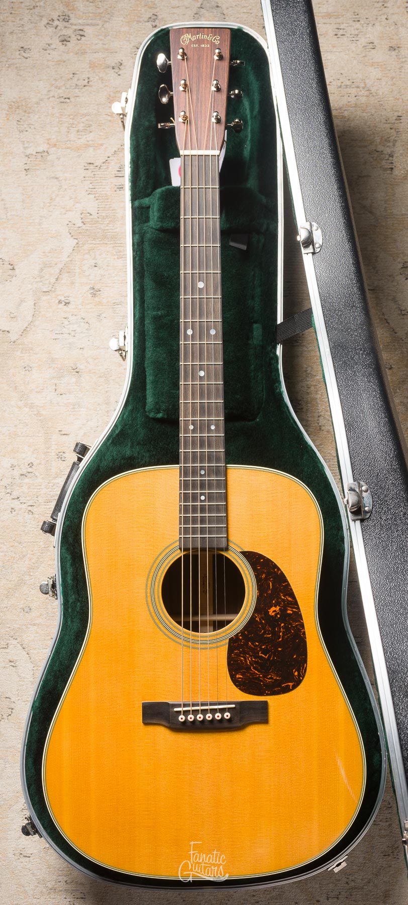 Martin Guitars D-28