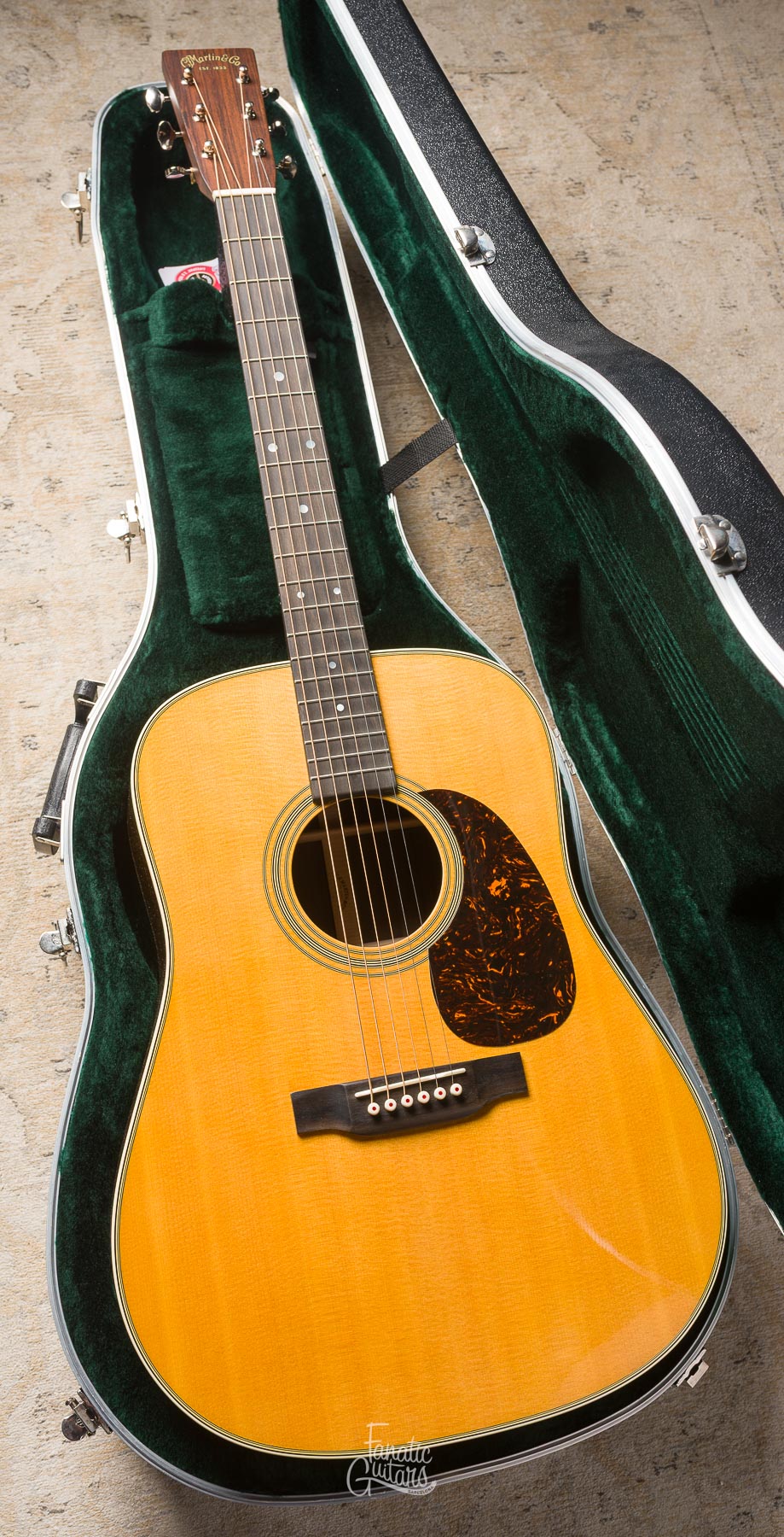Martin Guitars D-28