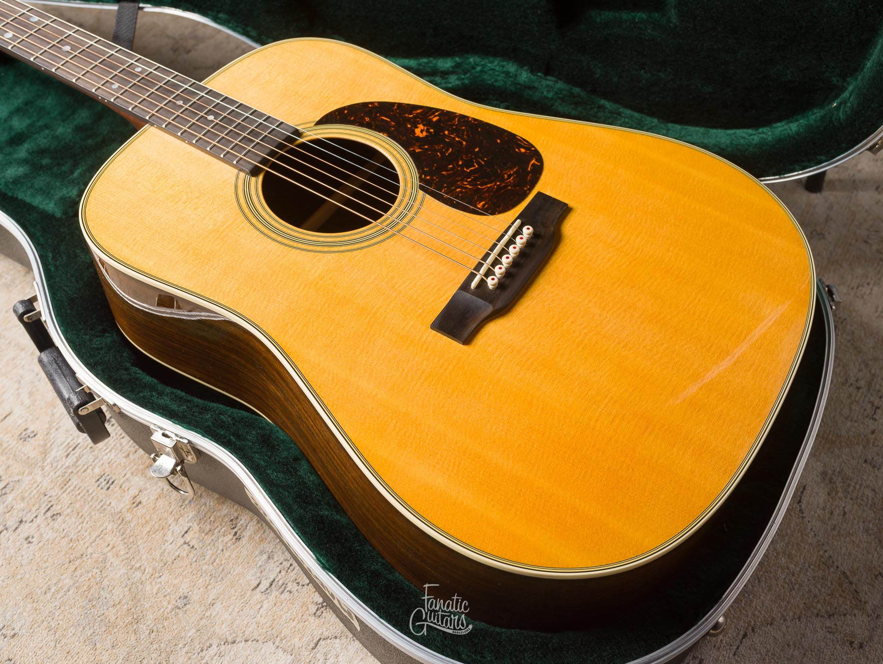 Martin Guitars D-28