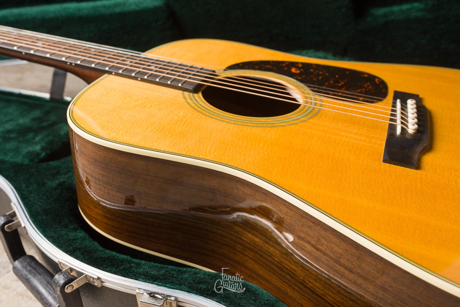 Martin Guitars D-28