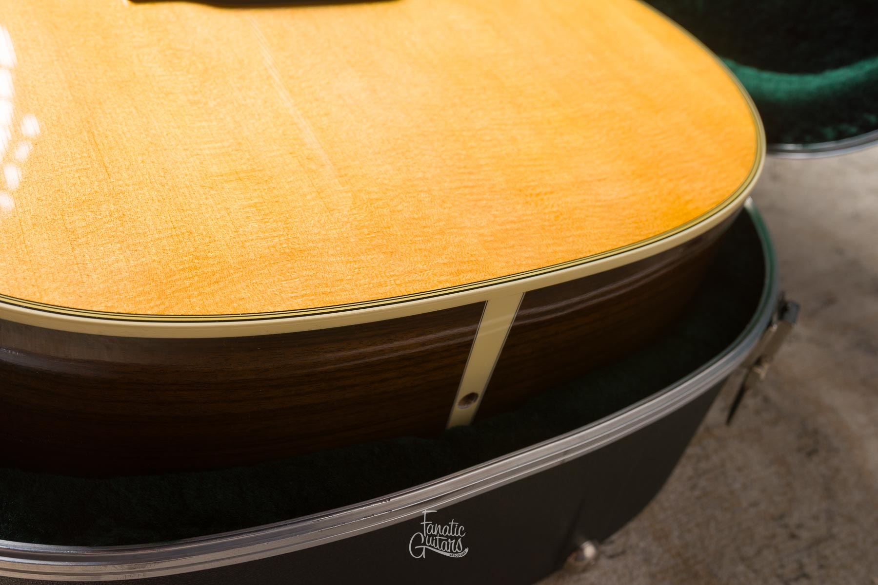 Martin Guitars D-28