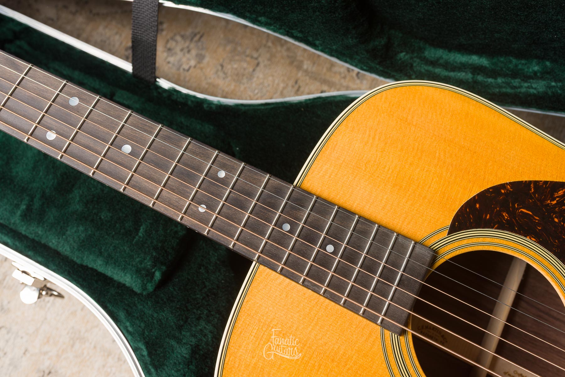 Martin Guitars D-28