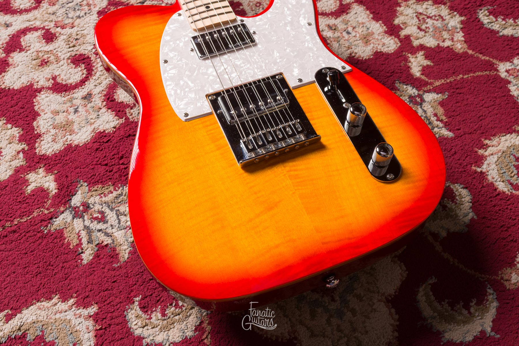 Michael Kelly 53DB - Cherry Sunburst #N07211014 Second Hand