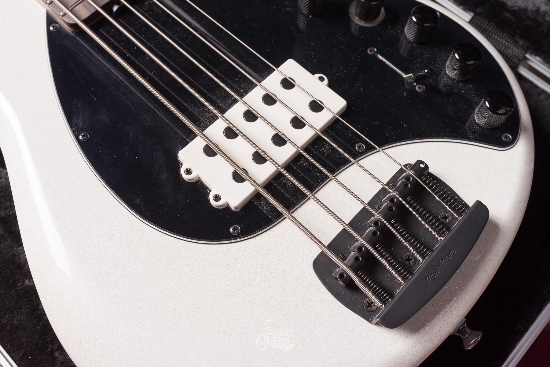 Music Man DarkRay 5 - White Sparkle Ltd #S07942 Second Hand