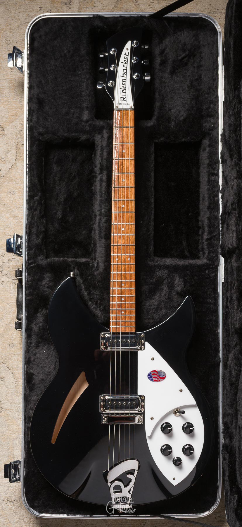 Rickenbacker 330 Semi-Hollow - Jetglo