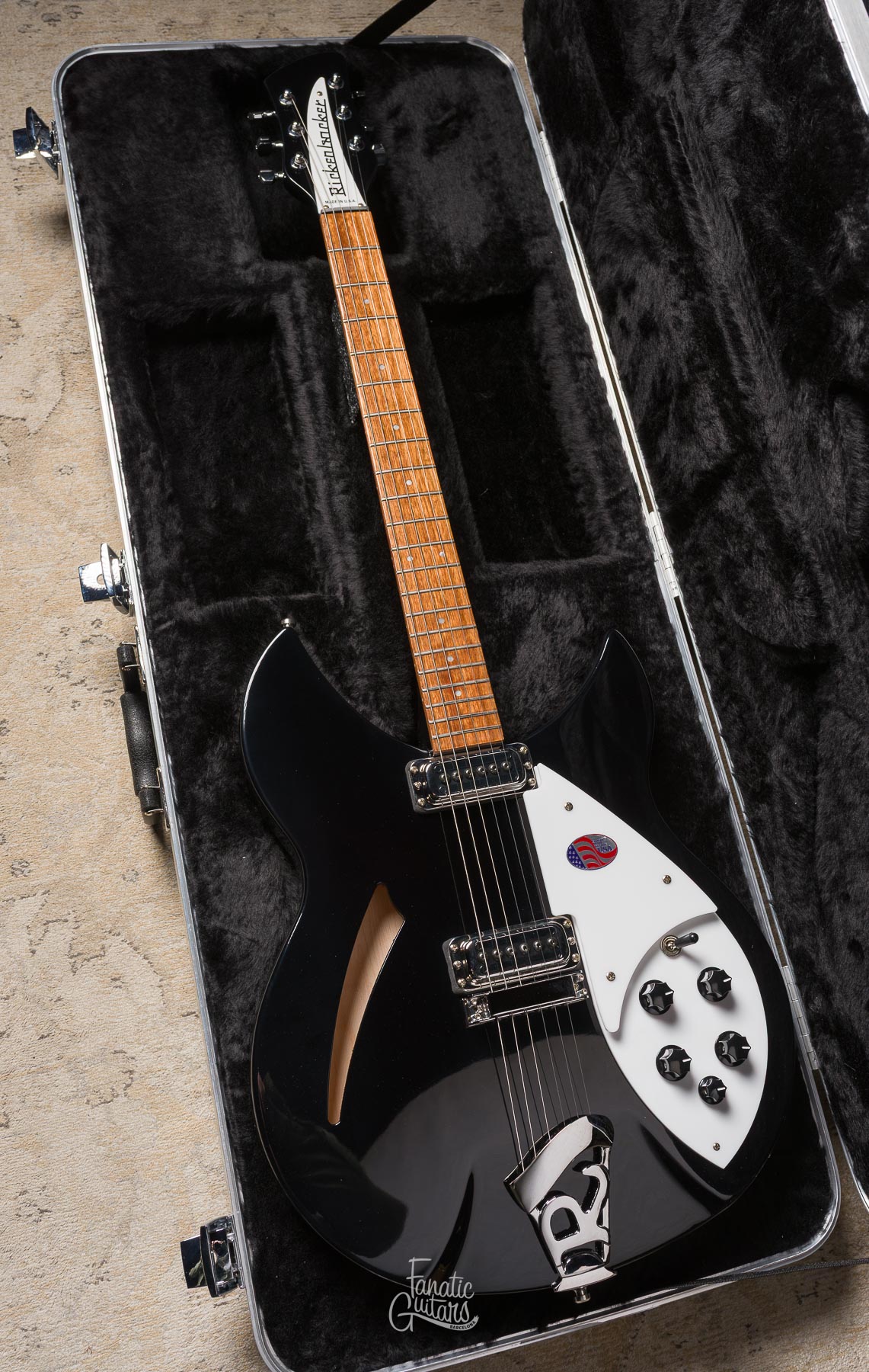 Rickenbacker 330 Semi-Hollow - Jetglo