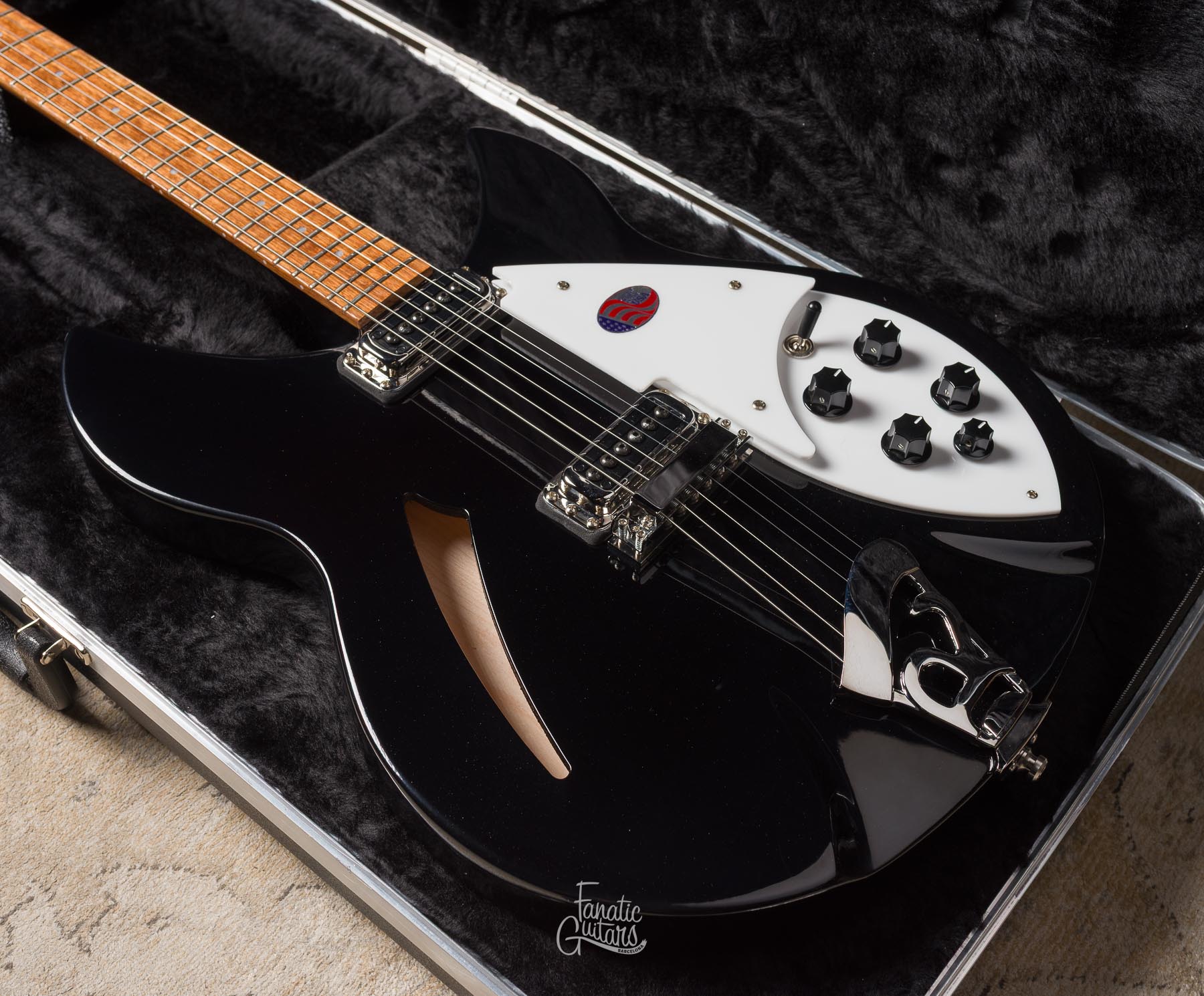Rickenbacker 330 Semi-Hollow - Jetglo