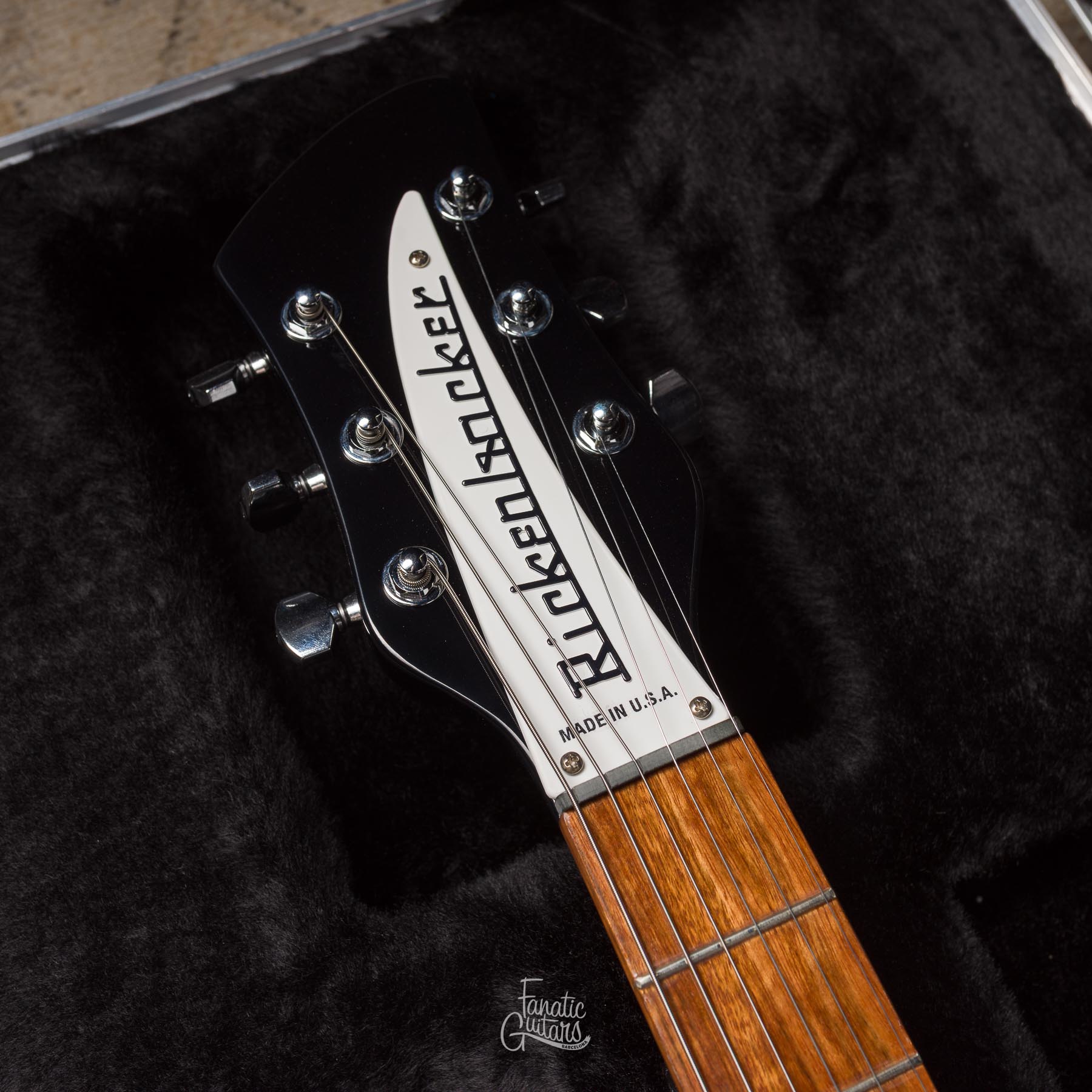 Rickenbacker 330 Semi-Hollow - Jetglo