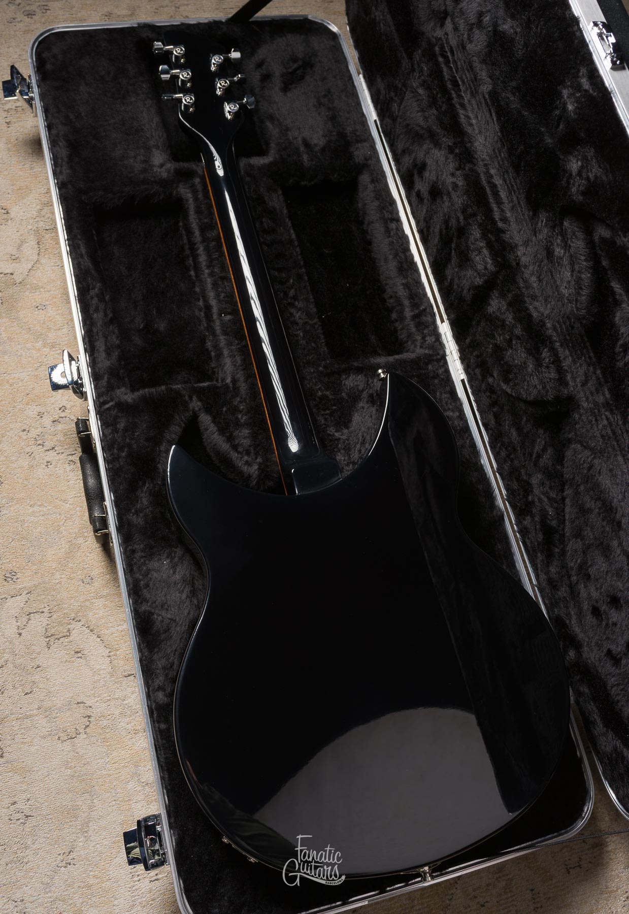 Rickenbacker 330 Semi-Hollow - Jetglo