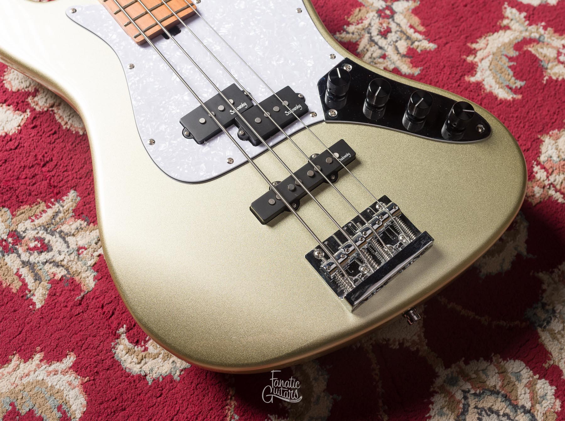 Sadowsky MetroExpress 21-4 Hybrid PJ Maple - Solid Champagne Metallic #000111-24 Segunda Mano