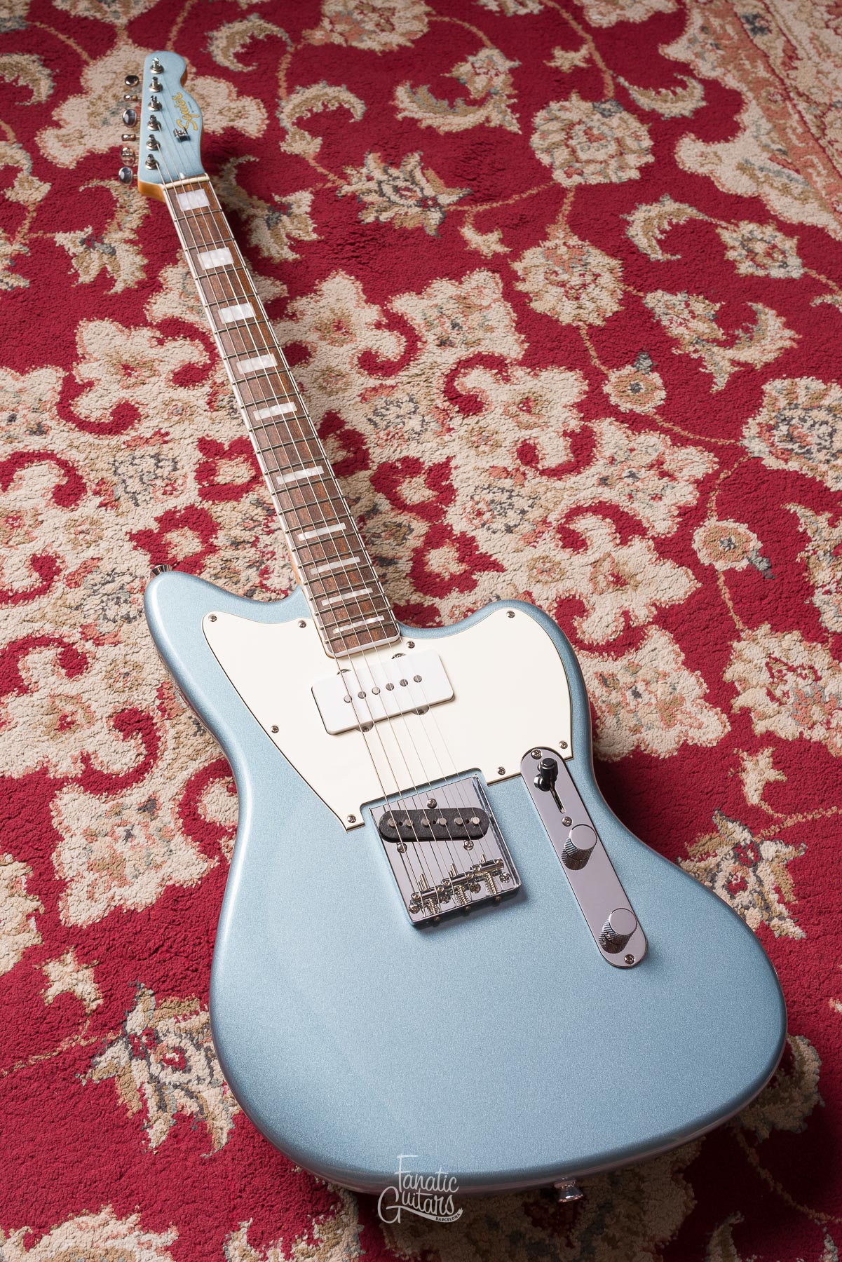 Squier Limited Edition Paranormal Offset Telecaster SJ - Ice Blue Metallic #ISSD24003611 Segunda Mano