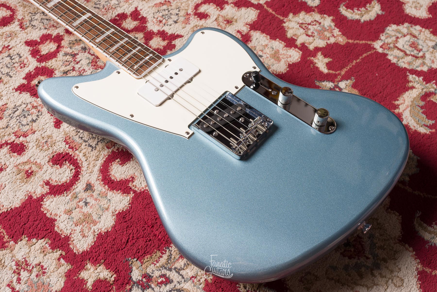 Squier Limited Edition Paranormal Offset Telecaster SJ - Ice Blue Metallic #ISSD24003611 Segunda Mano