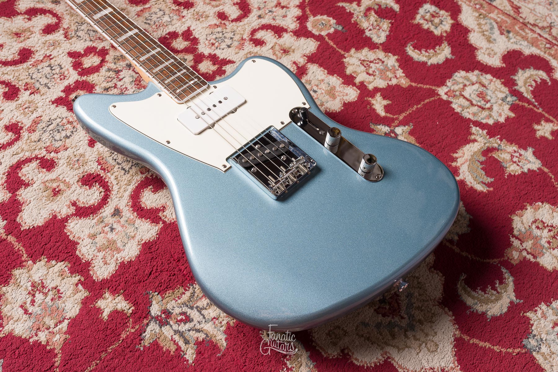 Squier Limited Edition Paranormal Offset Telecaster SJ - Ice Blue Metallic #ISSD24003611 Segunda Mano