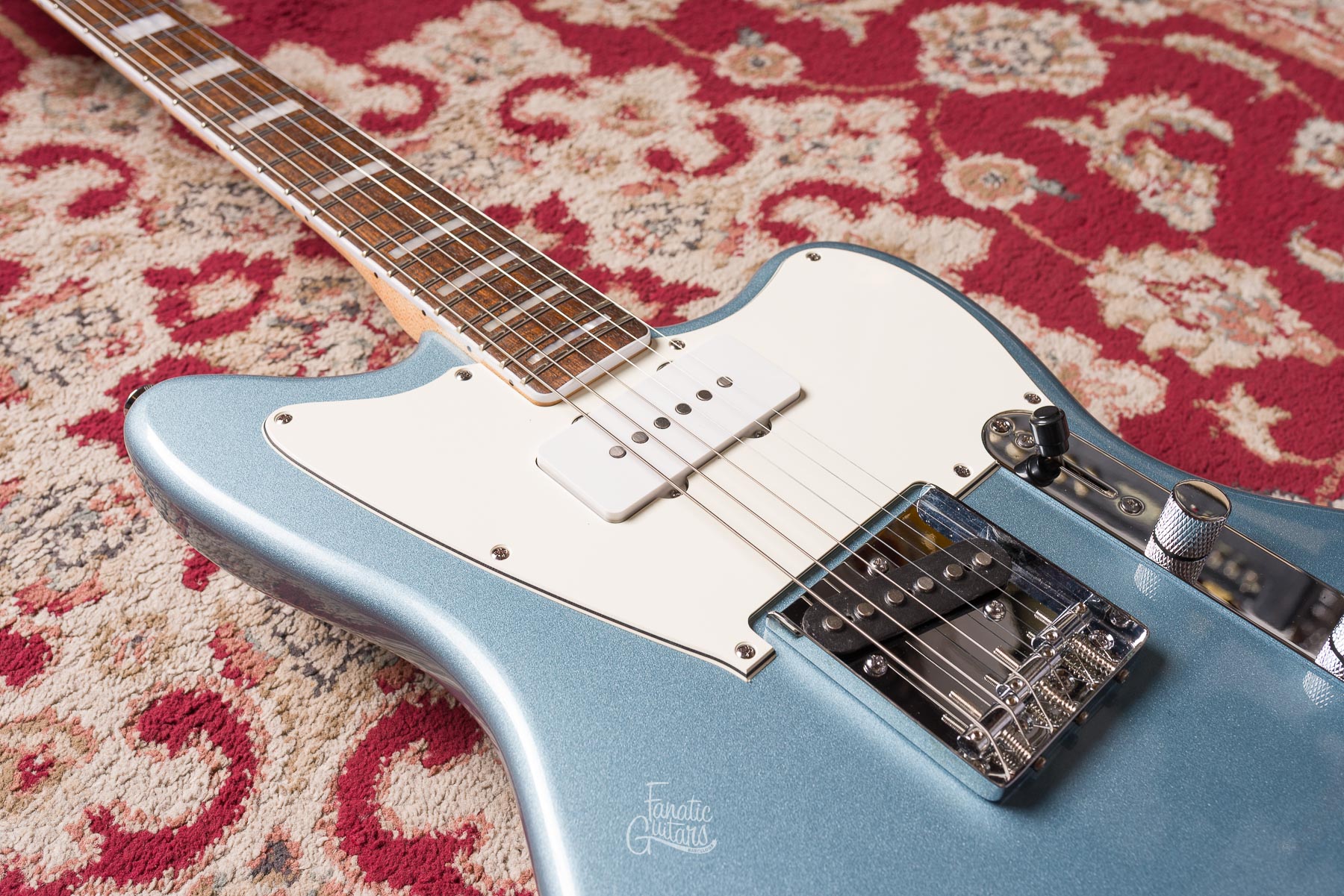 Squier Limited Edition Paranormal Offset Telecaster SJ - Ice Blue Metallic #ISSD24003611 Segunda Mano
