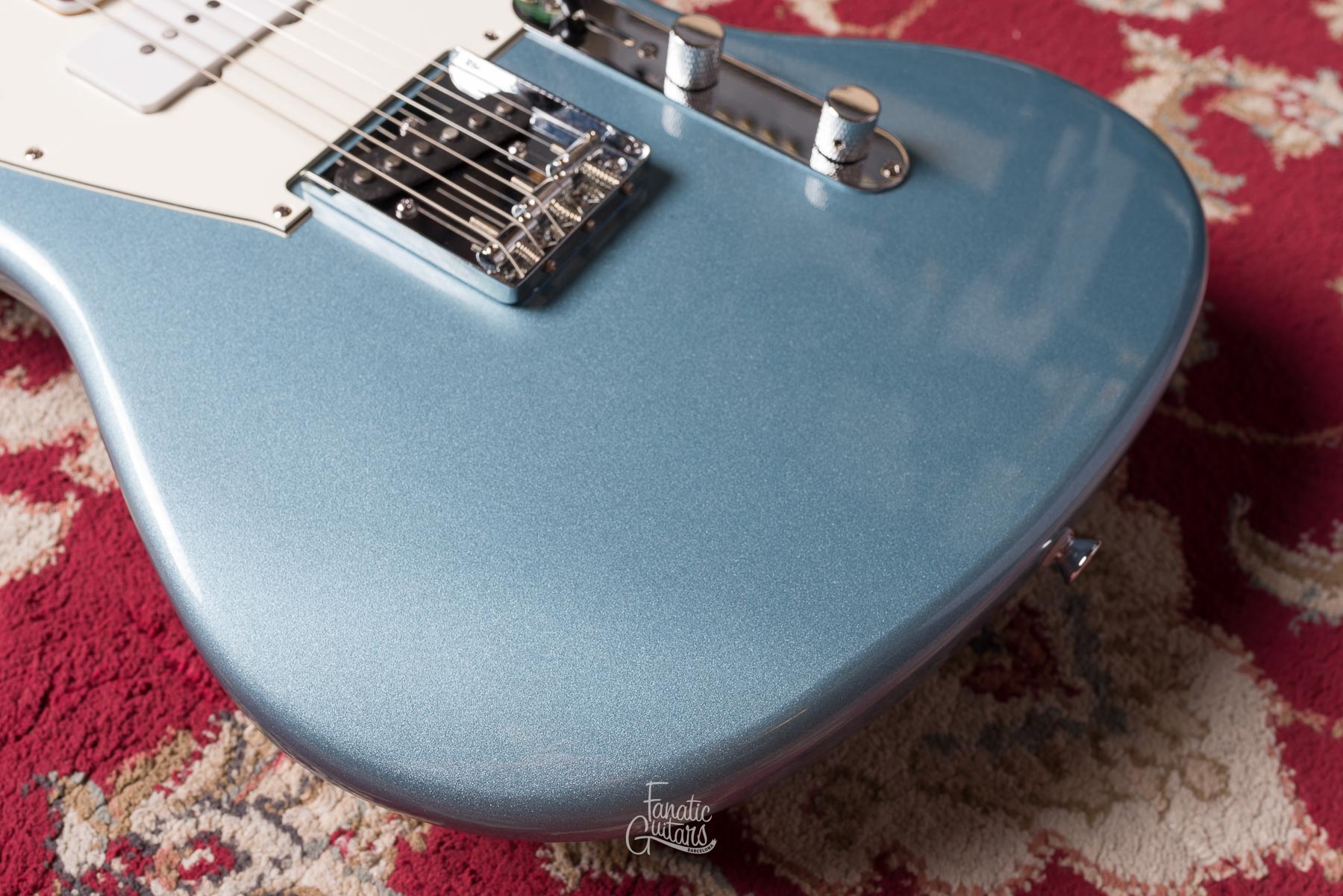 Squier Limited Edition Paranormal Offset Telecaster SJ - Ice Blue Metallic #ISSD24003611 Segunda Mano