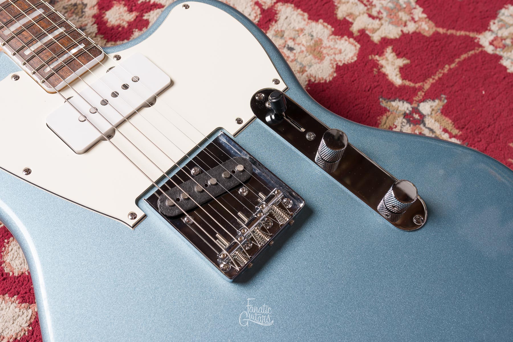 Squier Limited Edition Paranormal Offset Telecaster SJ - Ice Blue Metallic #ISSD24003611 Segunda Mano