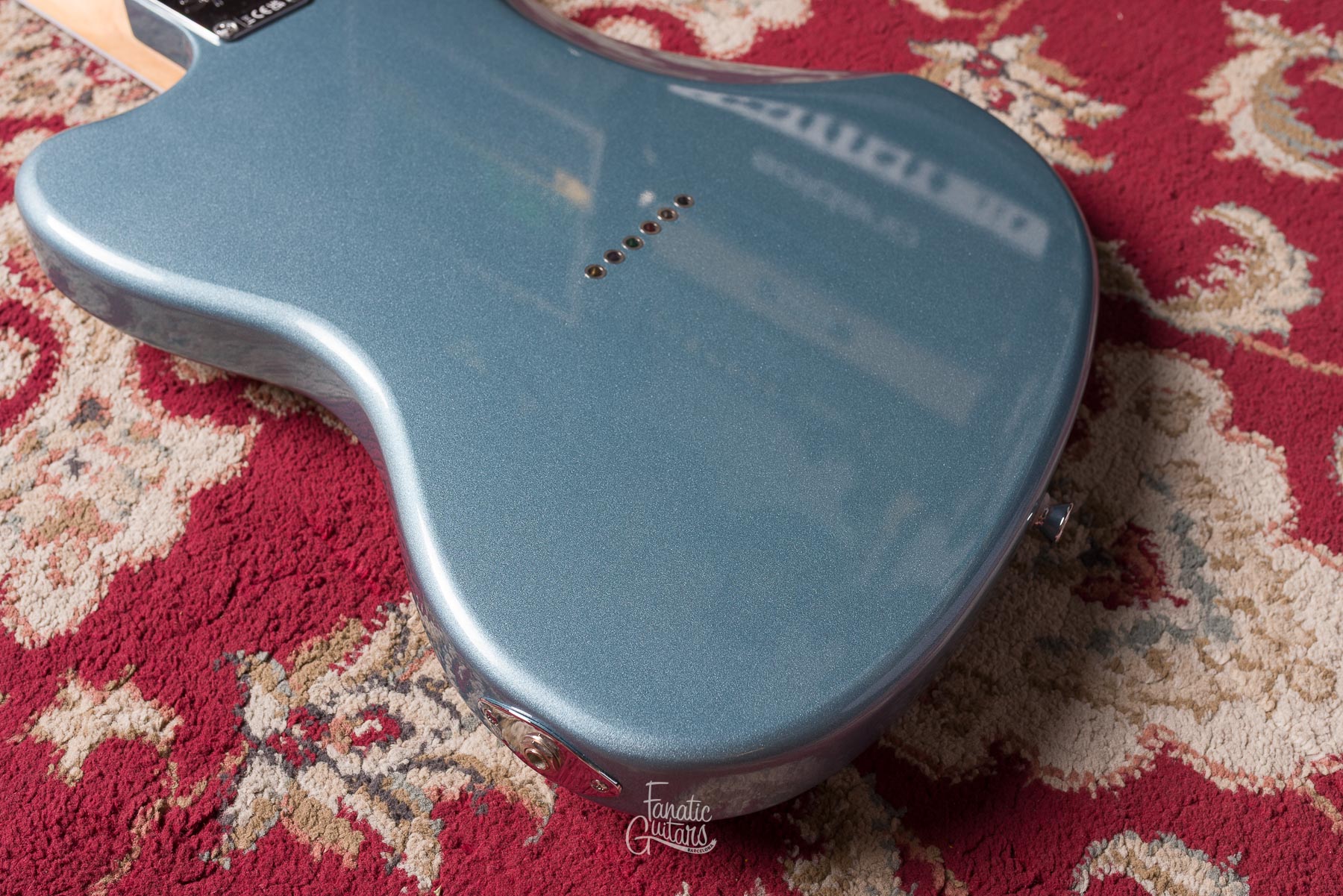Squier Limited Edition Paranormal Offset Telecaster SJ - Ice Blue Metallic #ISSD24003611 Segunda Mano