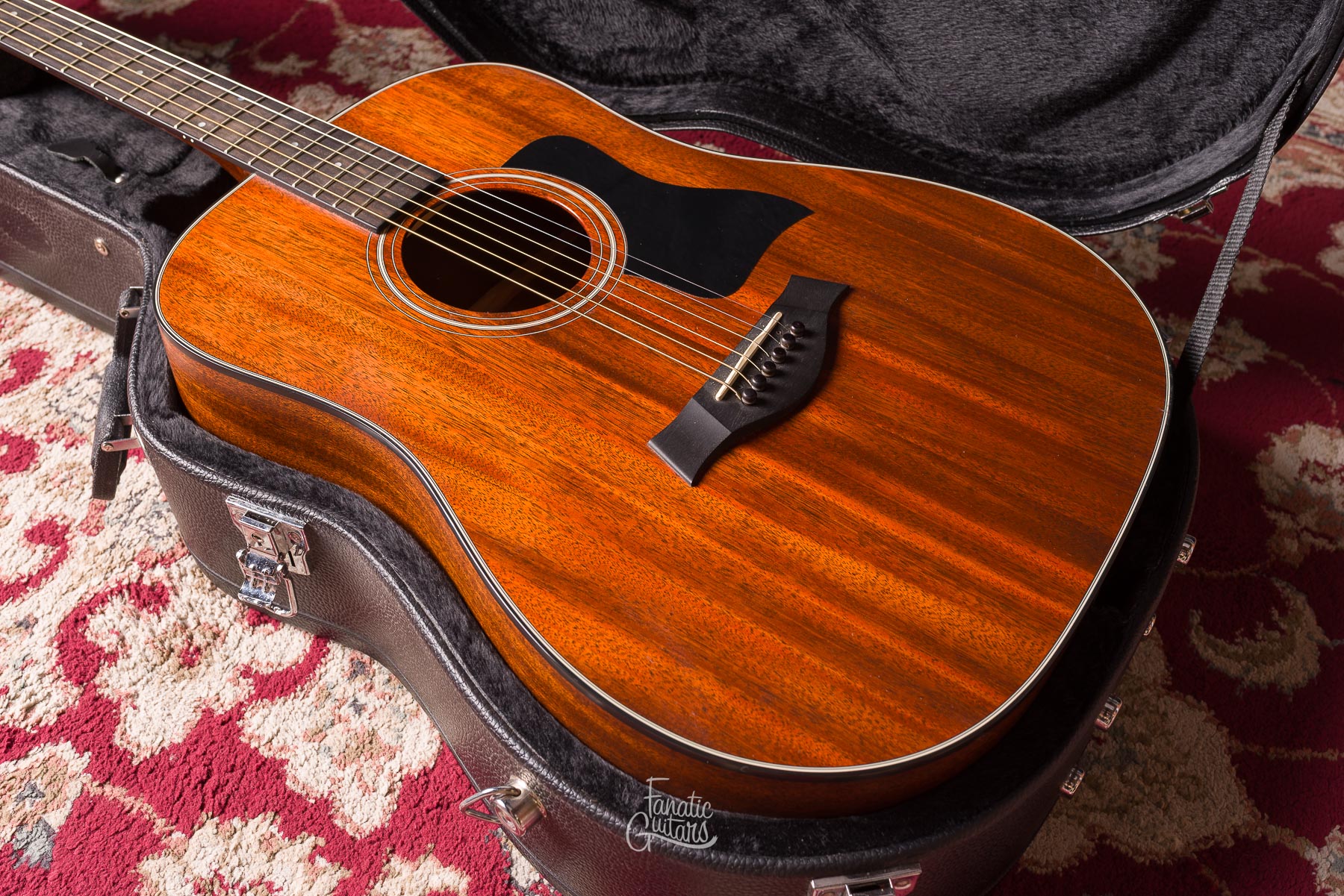 Taylor 320e Baritone Spring Limited Edition #1101274066 Segunda Mano