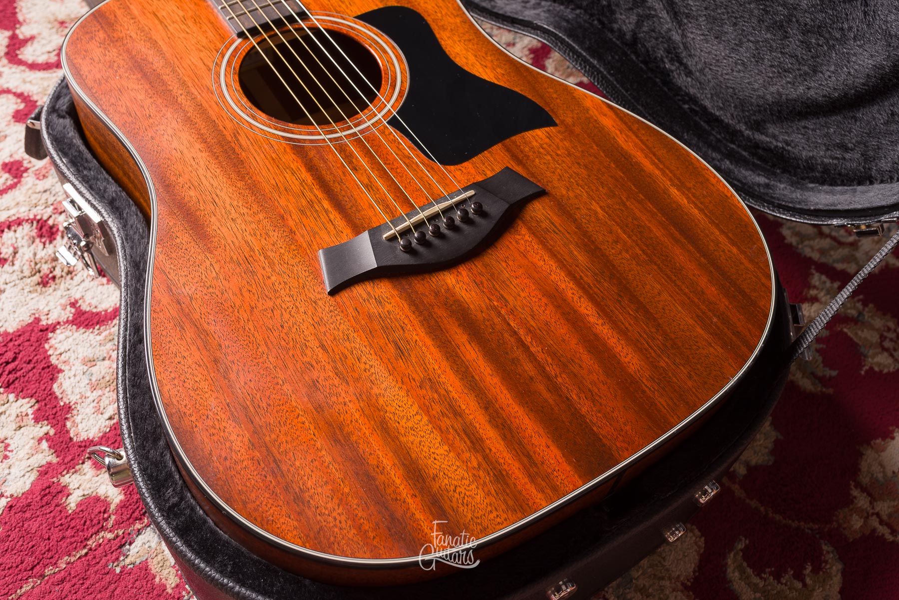 Taylor 320e Baritone Spring Limited Edition #1101274066 Segunda Mano