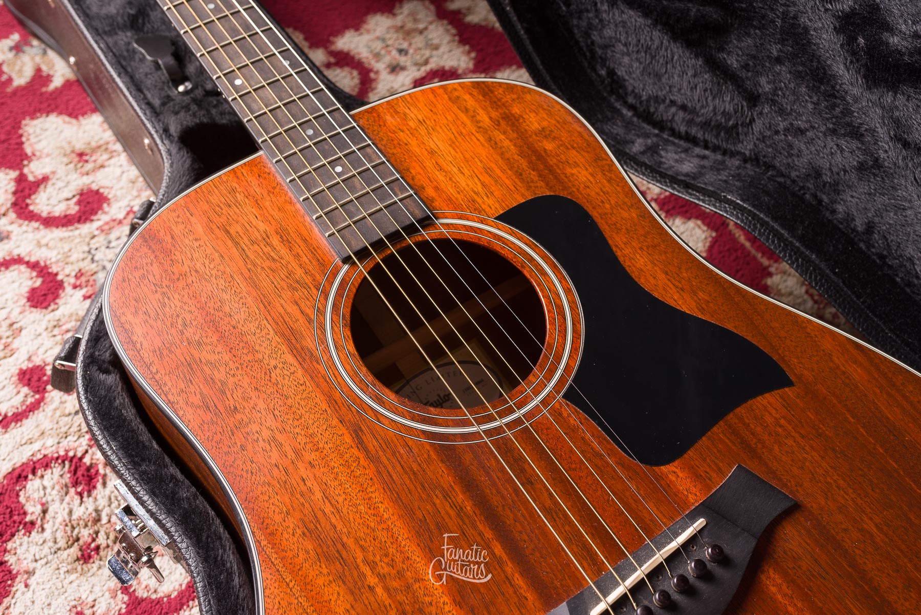 Taylor 320e Baritone Spring Limited Edition #1101274066 Segunda Mano