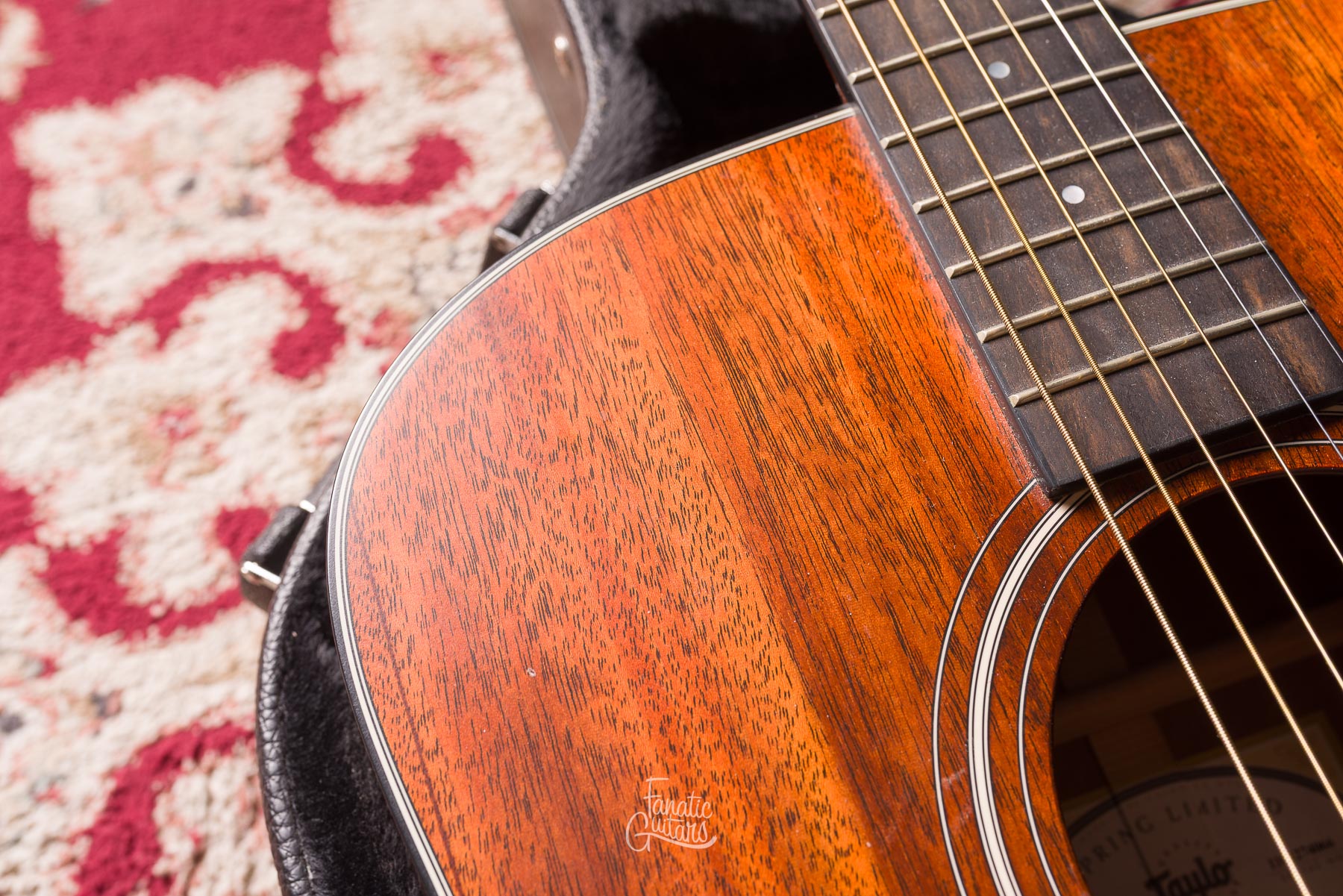 Taylor 320e Baritone Spring Limited Edition #1101274066 Segunda Mano