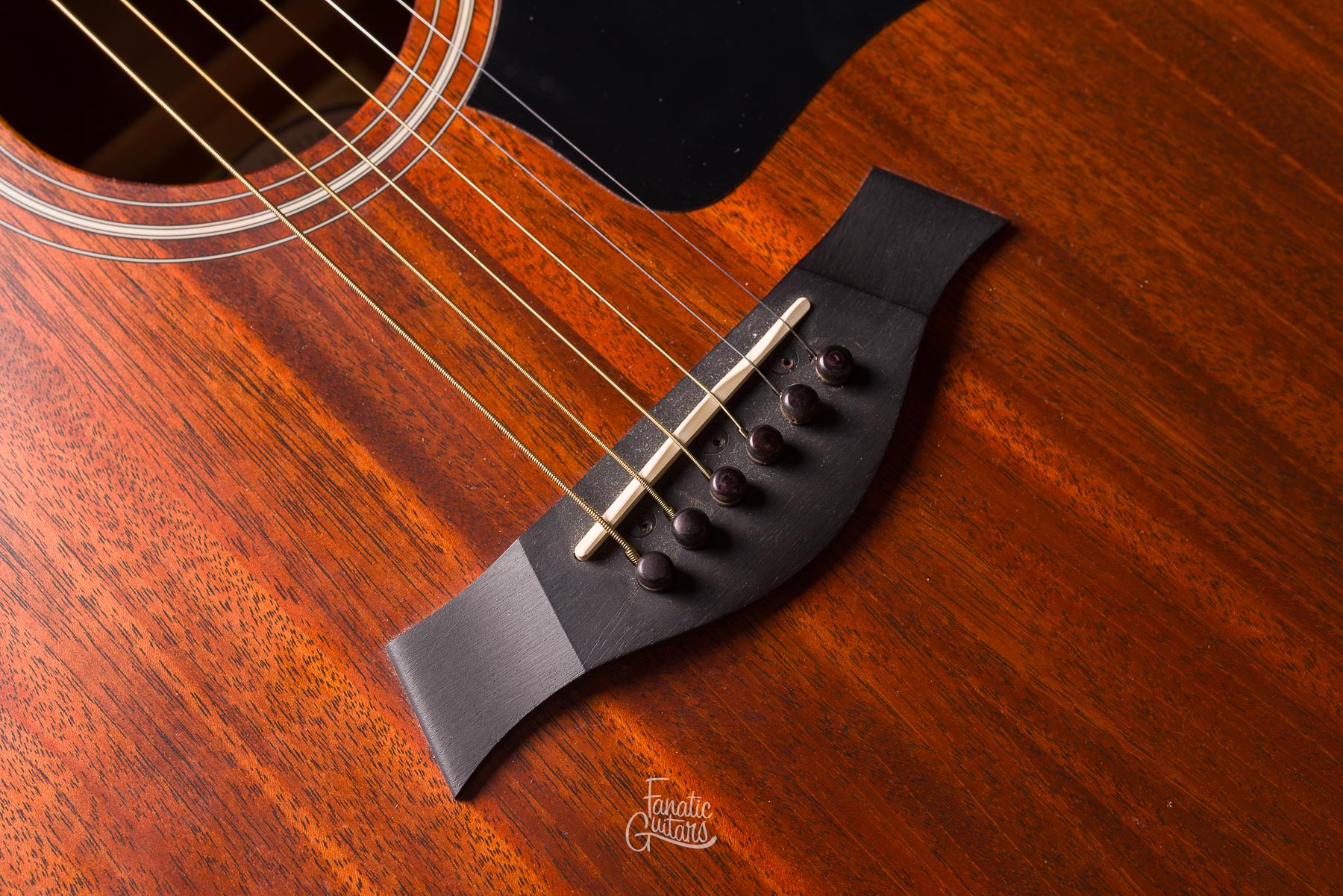 Taylor 320e Baritone Spring Limited Edition #1101274066 Segunda Mano