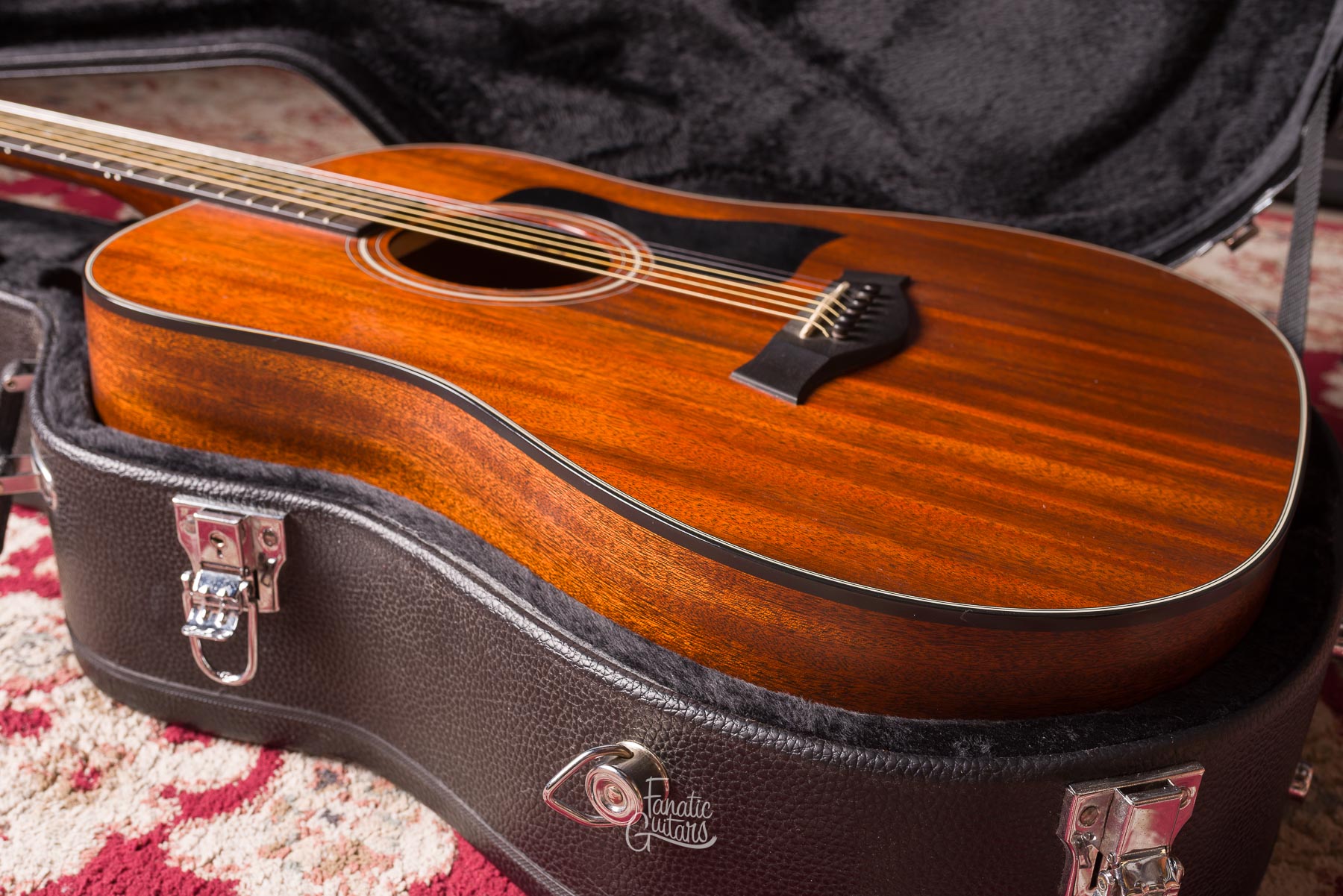 Taylor 320e Baritone Spring Limited Edition #1101274066 Segunda Mano