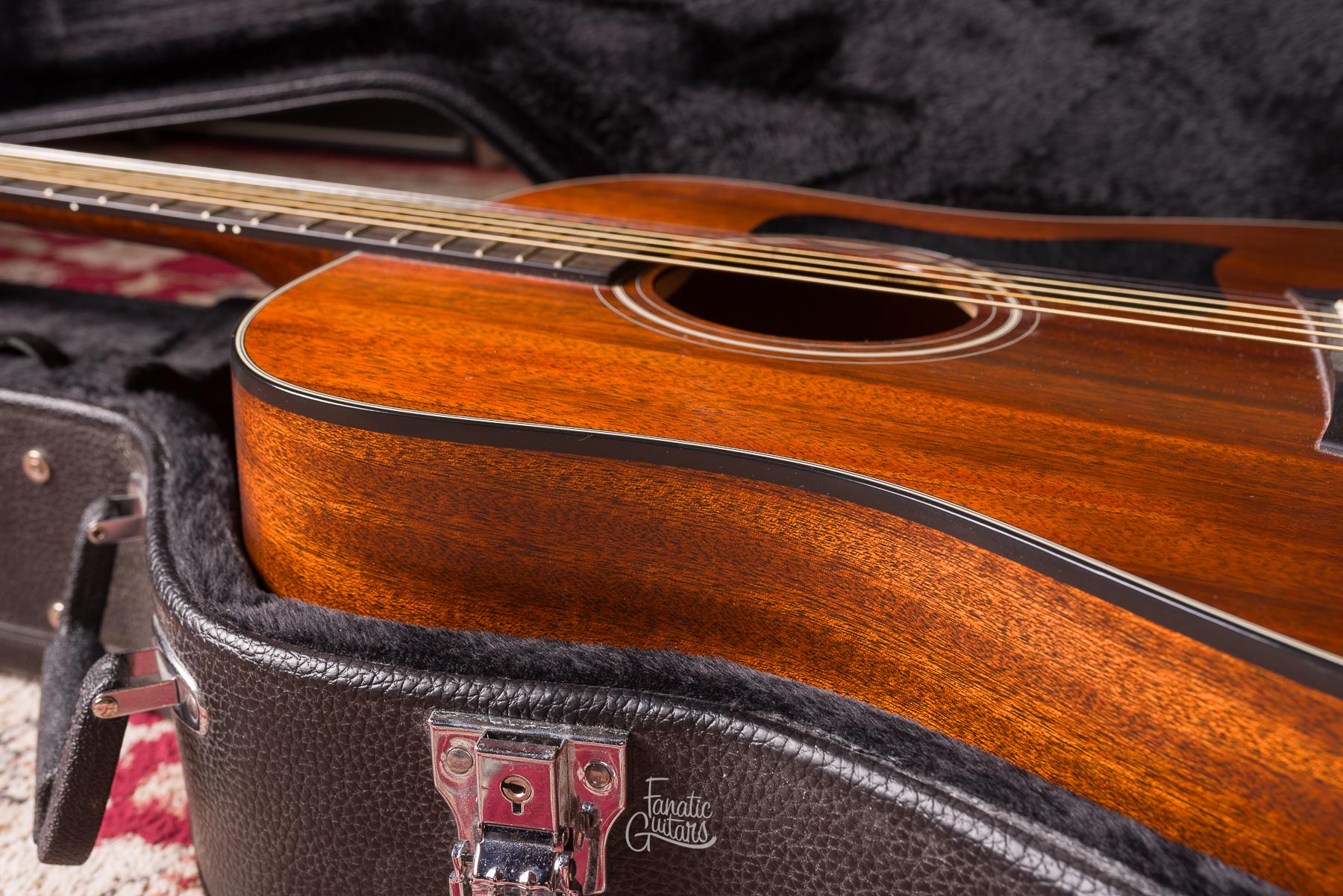 Taylor 320e Baritone Spring Limited Edition #1101274066 Segunda Mano