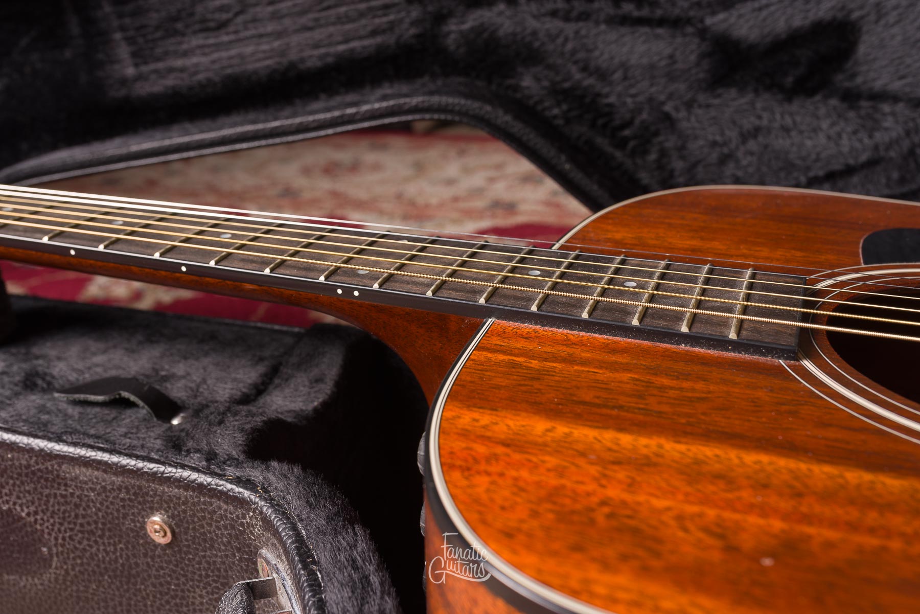 Taylor 320e Baritone Spring Limited Edition #1101274066 Segunda Mano