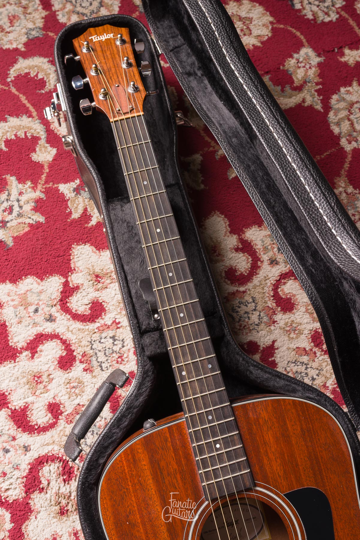 Taylor 320e Baritone Spring Limited Edition #1101274066 Segunda Mano
