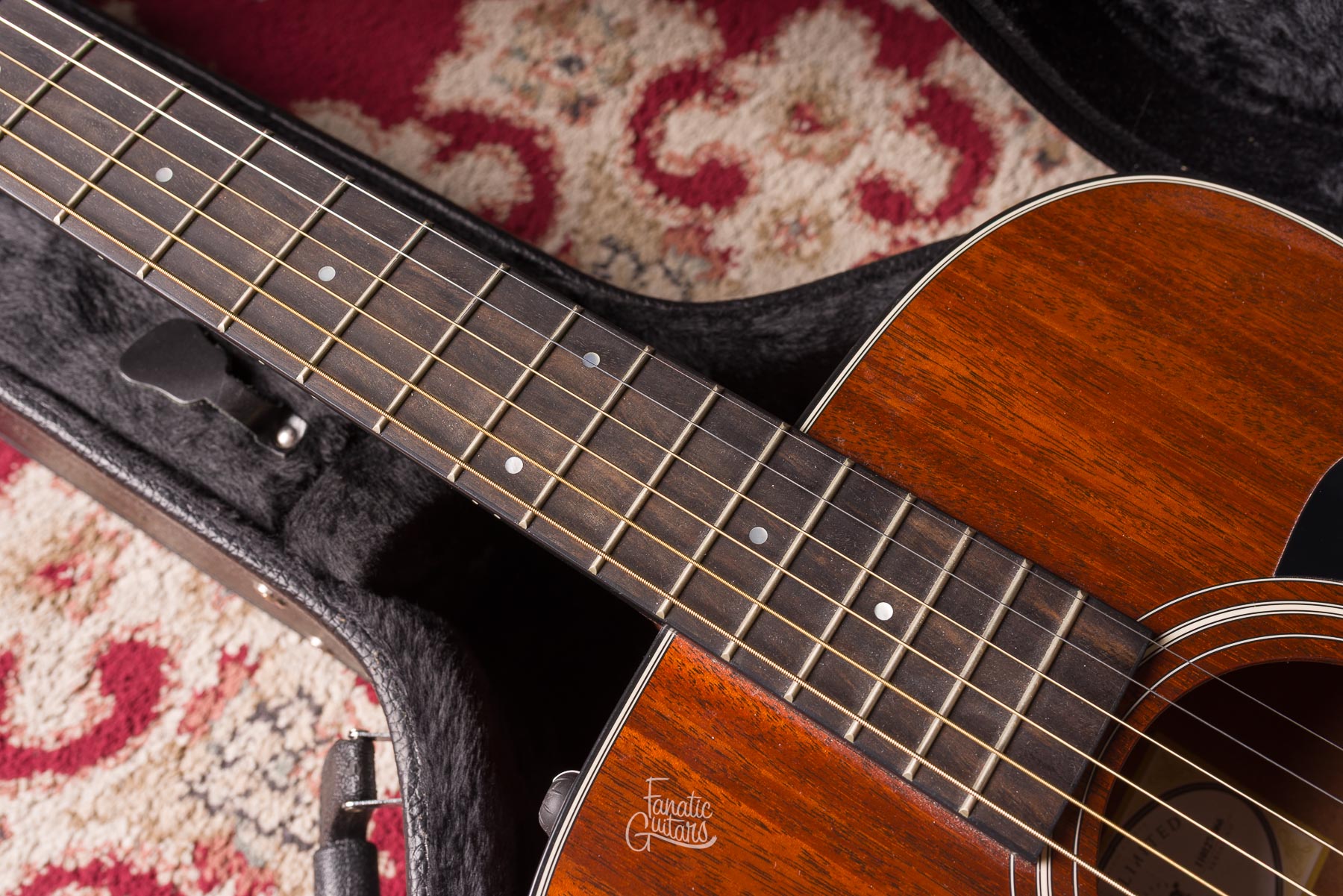 Taylor 320e Baritone Spring Limited Edition #1101274066 Segunda Mano