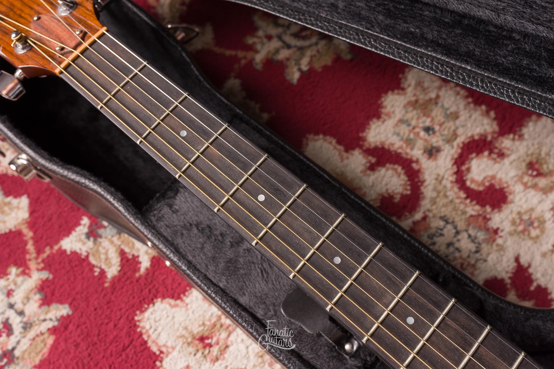 Taylor 320e Baritone Spring Limited Edition #1101274066 Segunda Mano