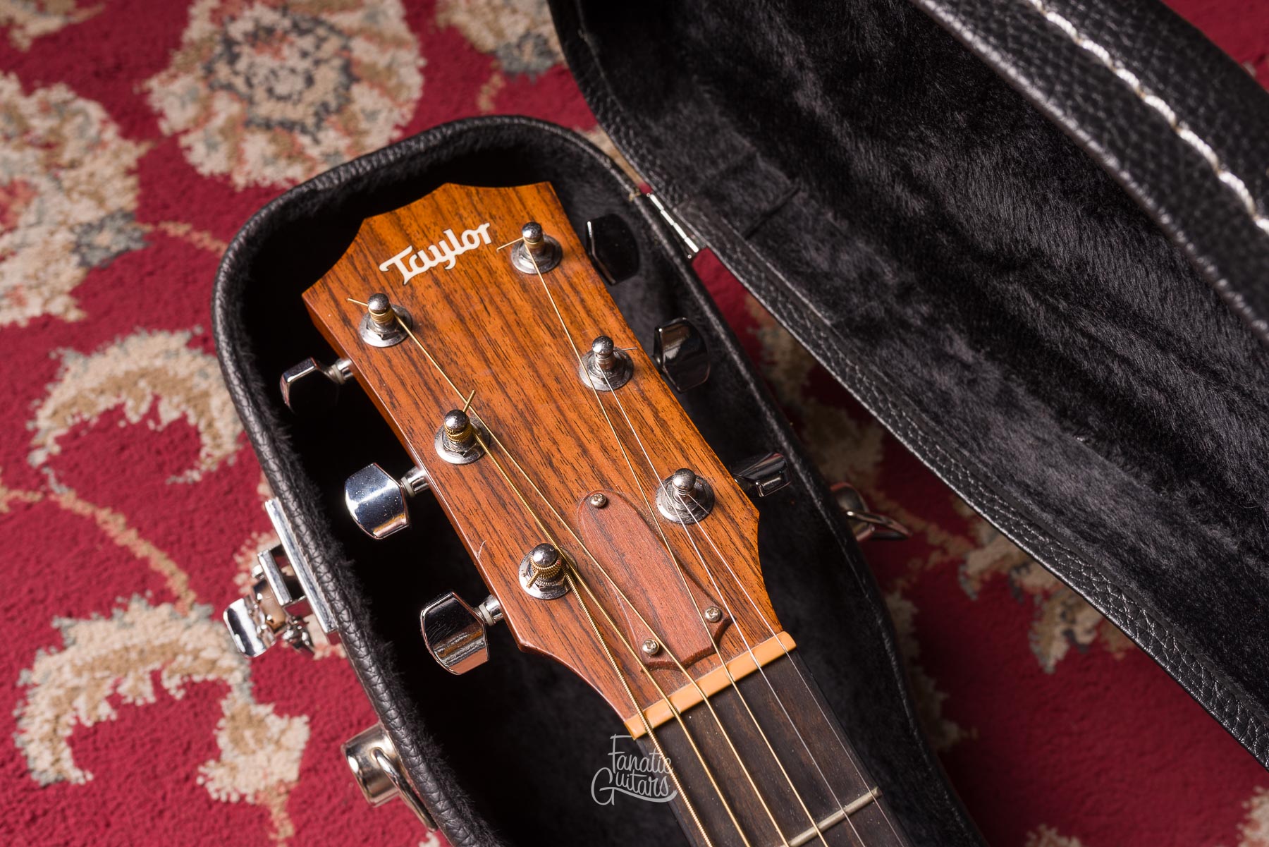 Taylor 320e Baritone Spring Limited Edition #1101274066 Segunda Mano