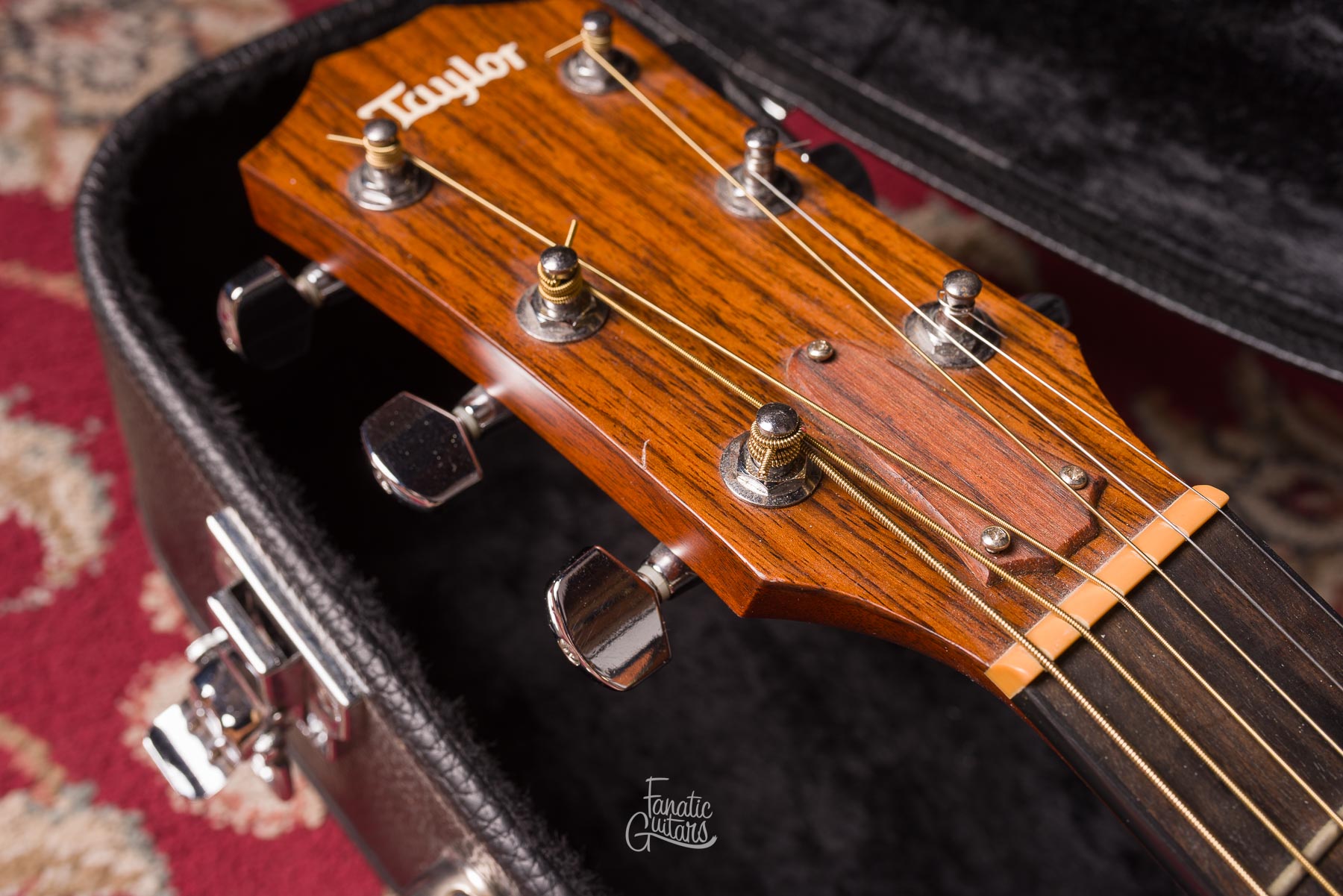 Taylor 320e Baritone Spring Limited Edition #1101274066 Segunda Mano