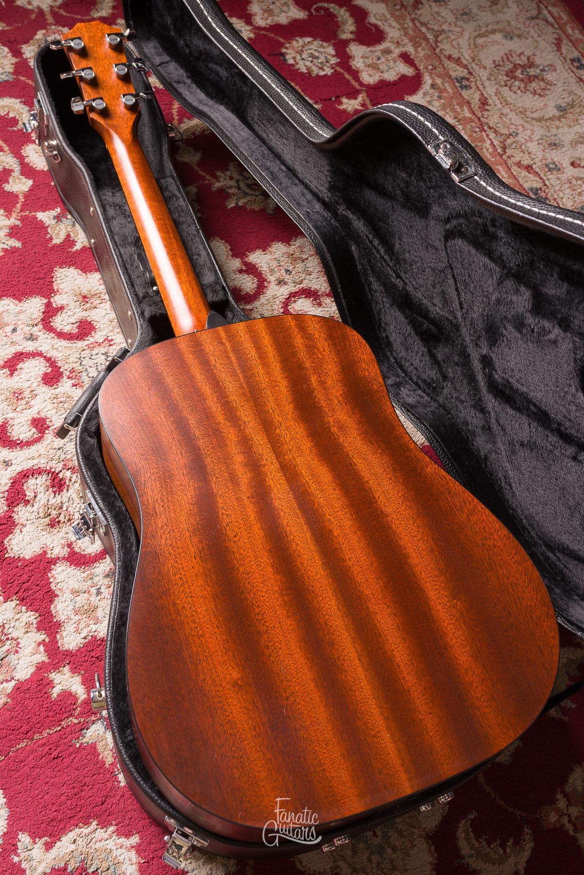 Taylor 320e Baritone Spring Limited Edition #1101274066 Segunda Mano