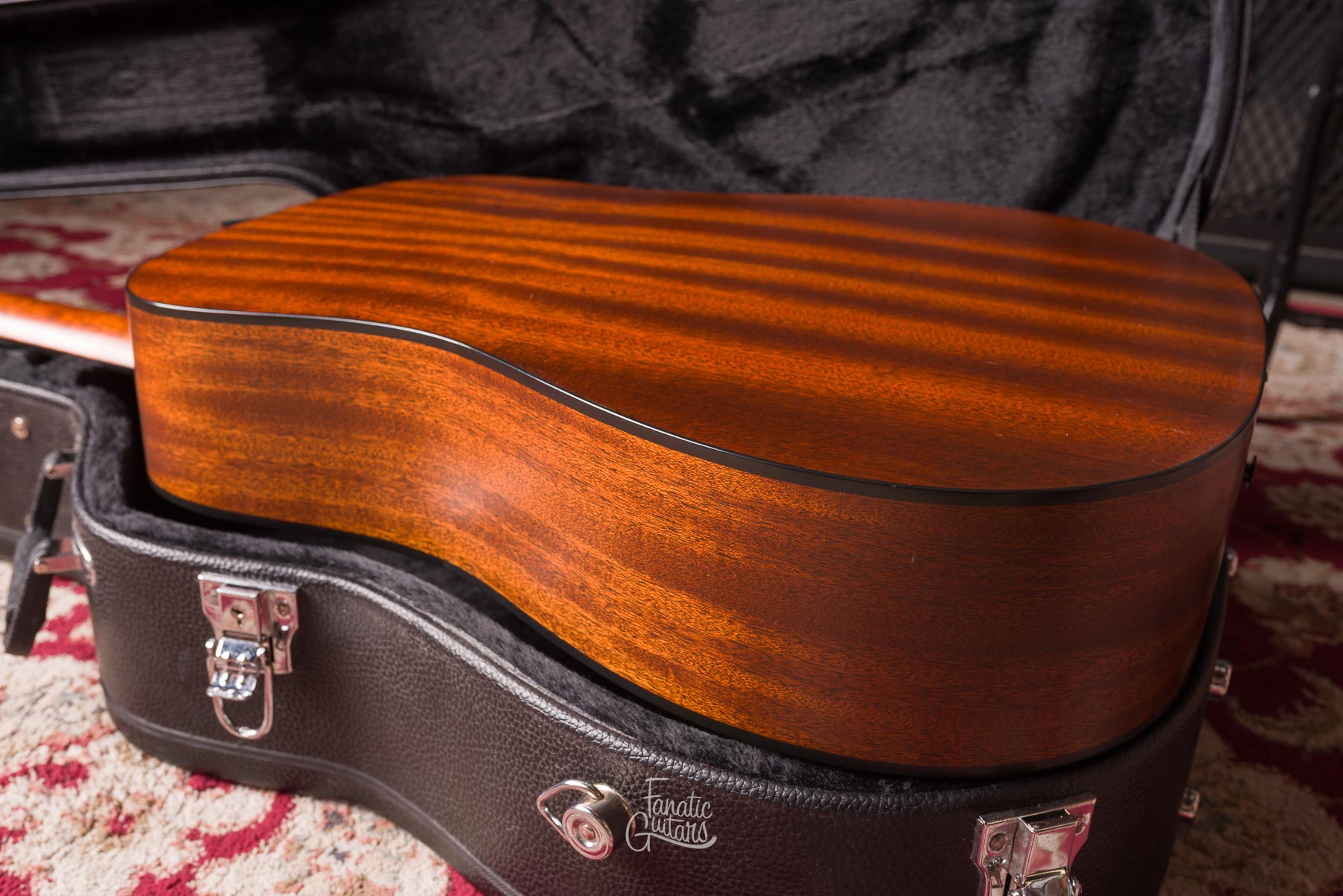 Taylor 320e Baritone Spring Limited Edition #1101274066 Segunda Mano