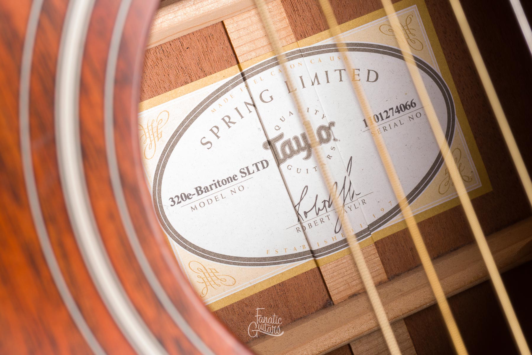 Taylor 320e Baritone Spring Limited Edition #1101274066 Segunda Mano