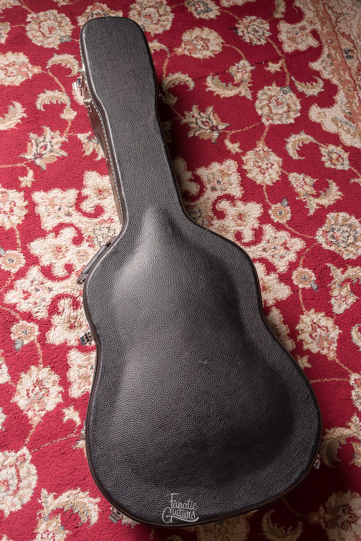 Taylor 320e Baritone Spring Limited Edition #1101274066 Segunda Mano