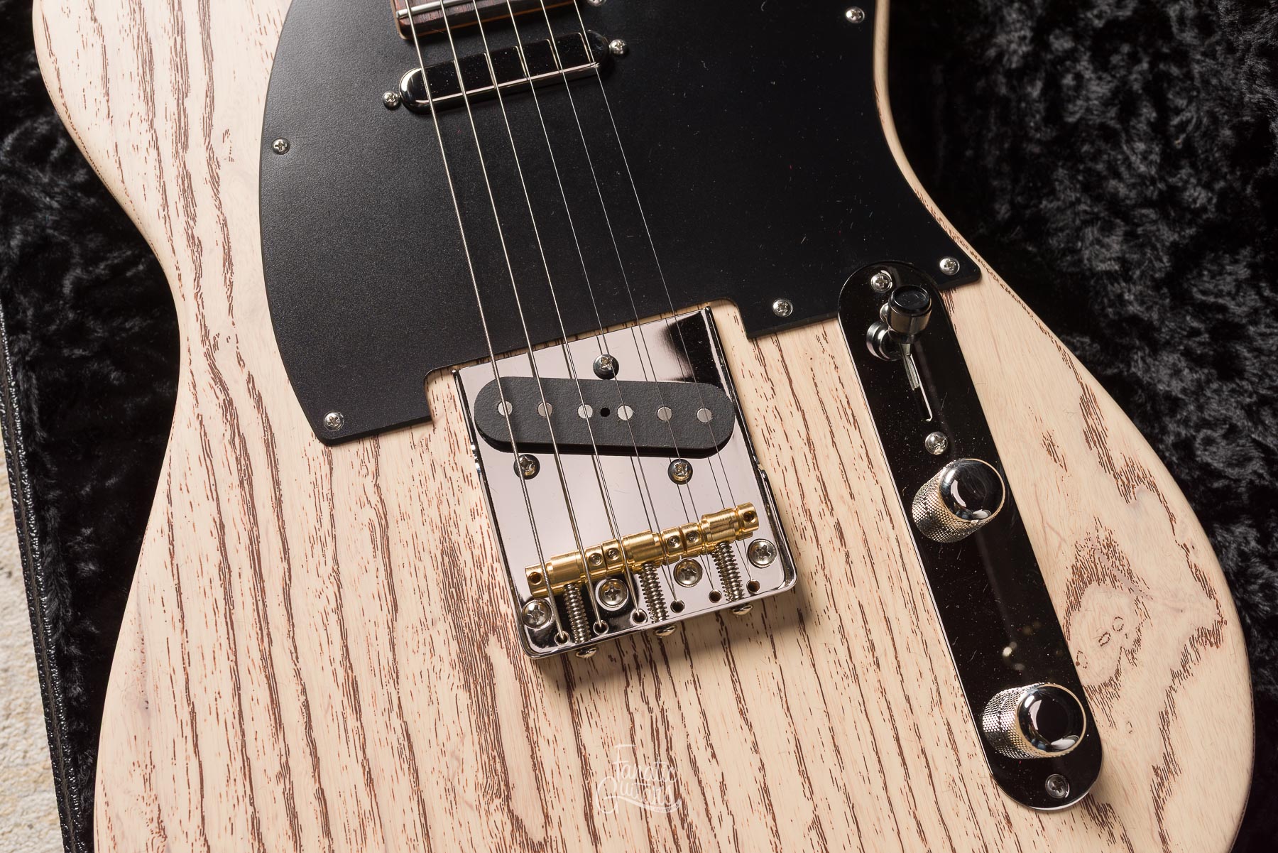 Tom Anderson T Icon Shorty - Satin Organic Grain Blonde with Brown #09-22-25N