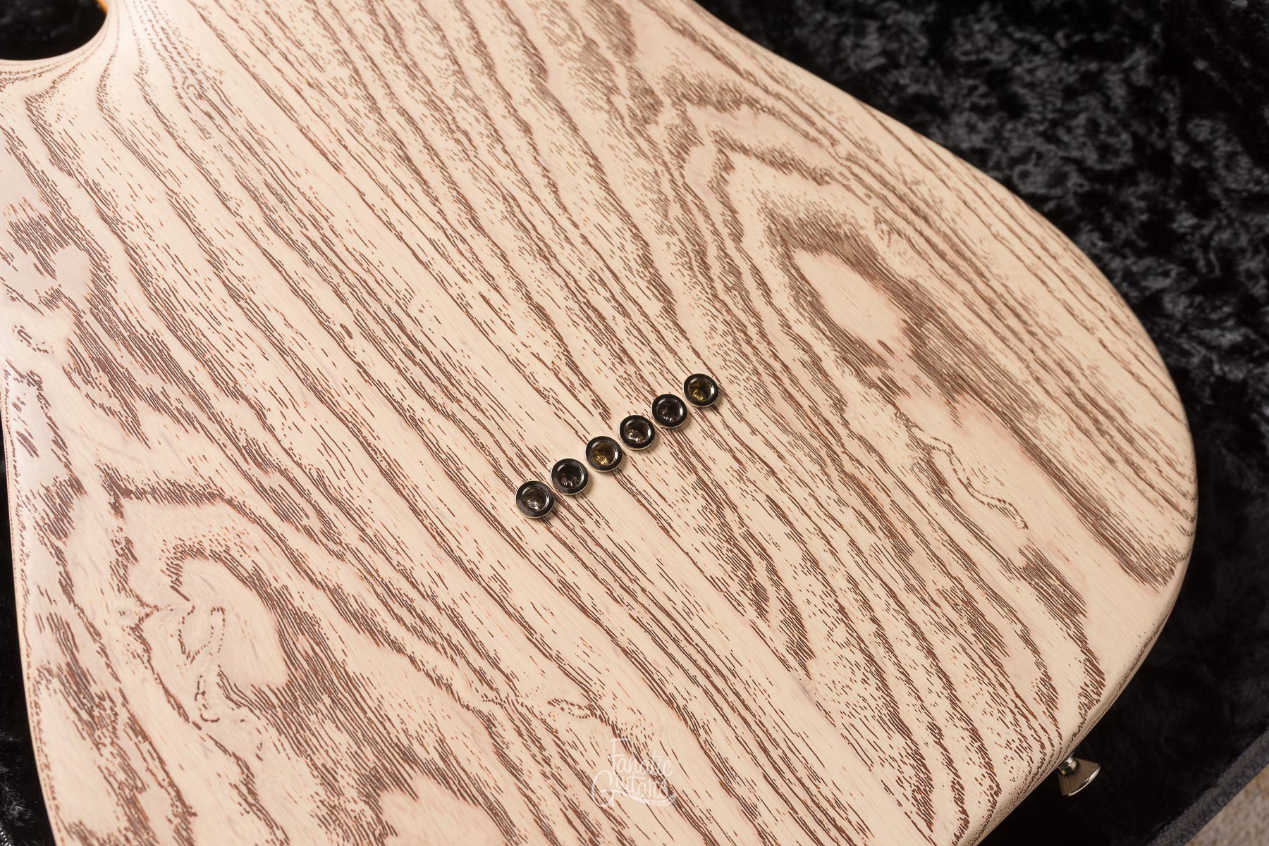 Tom Anderson T Icon Shorty - Satin Organic Grain Blonde with Brown #09-22-25N