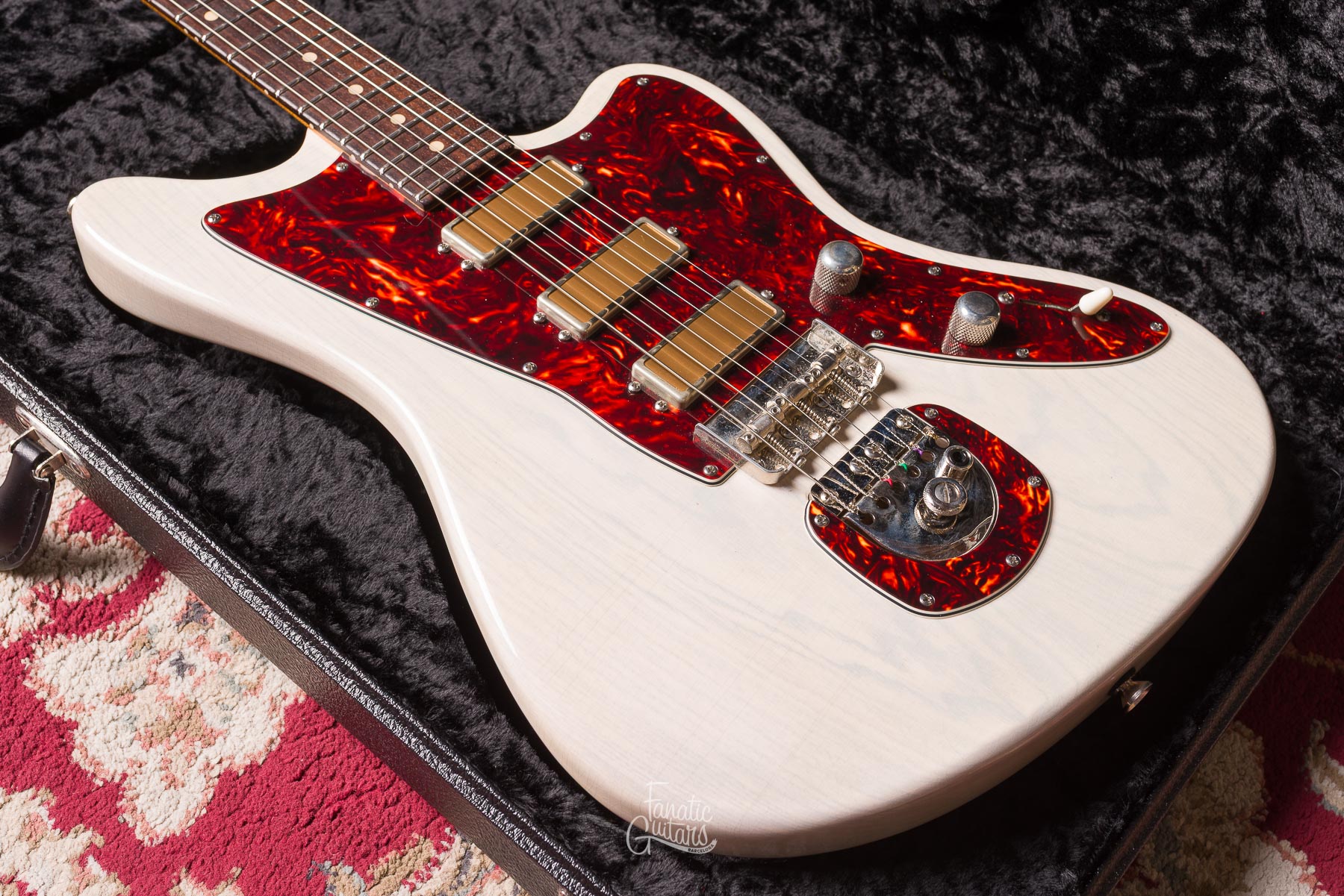 Tom Anderson Raven Classic - Translucent Dirty White (In-Distress) #08-17-20A Second Hand