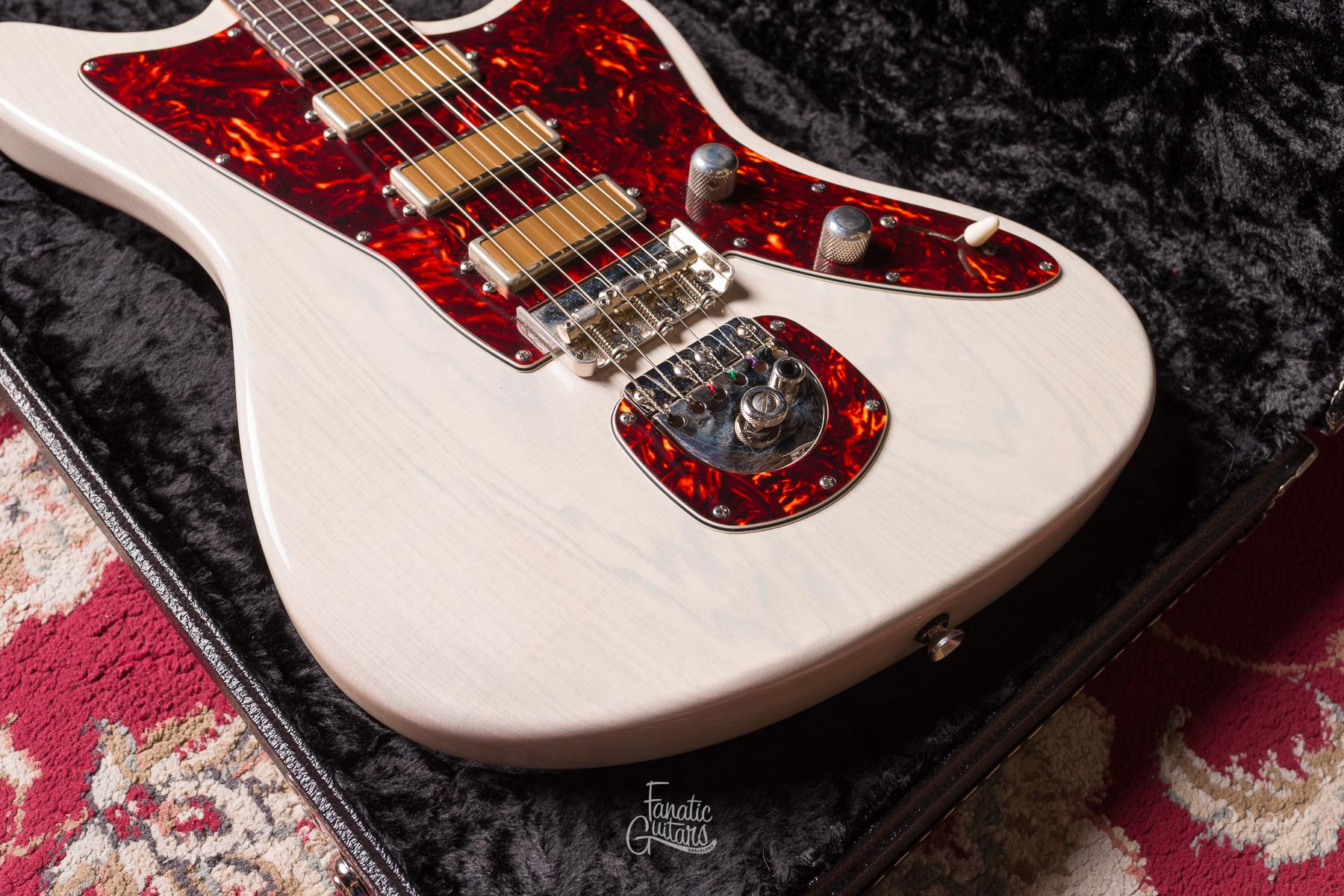 Tom Anderson Raven Classic - Translucent Dirty White (In-Distress) #08-17-20A Second Hand